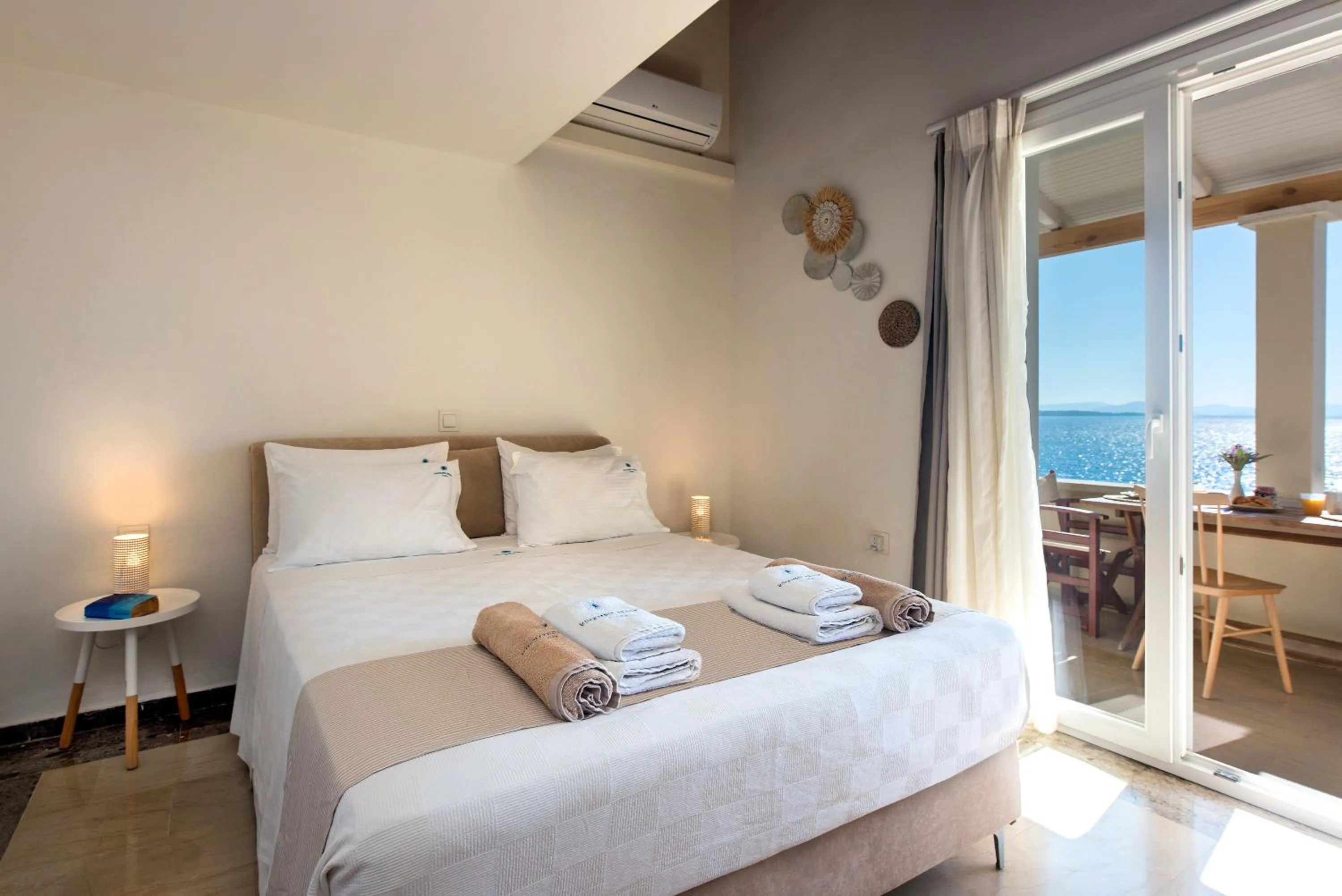 Bed in Krouzeri Beach Apartments