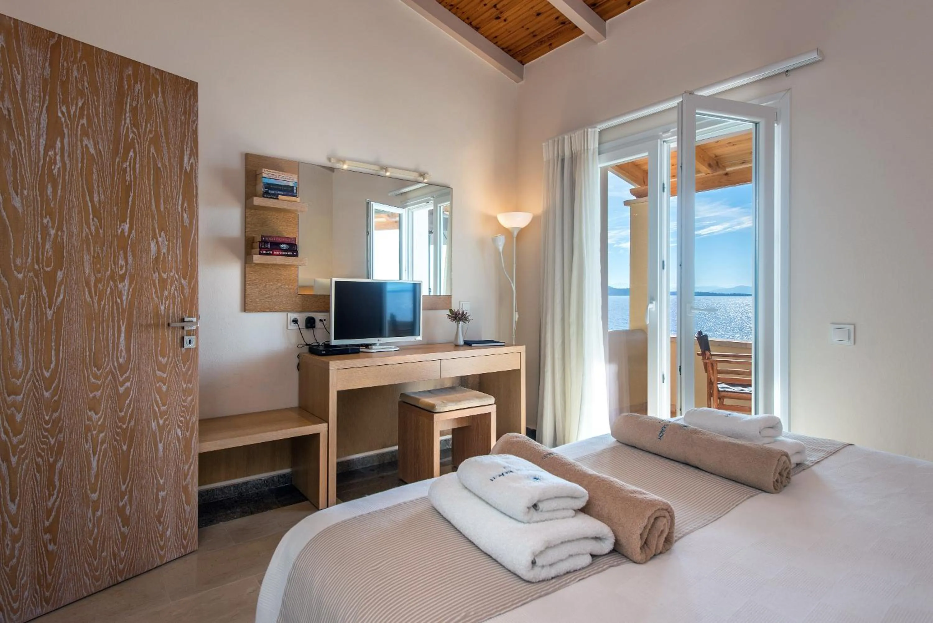Bed in Krouzeri Beach Apartments