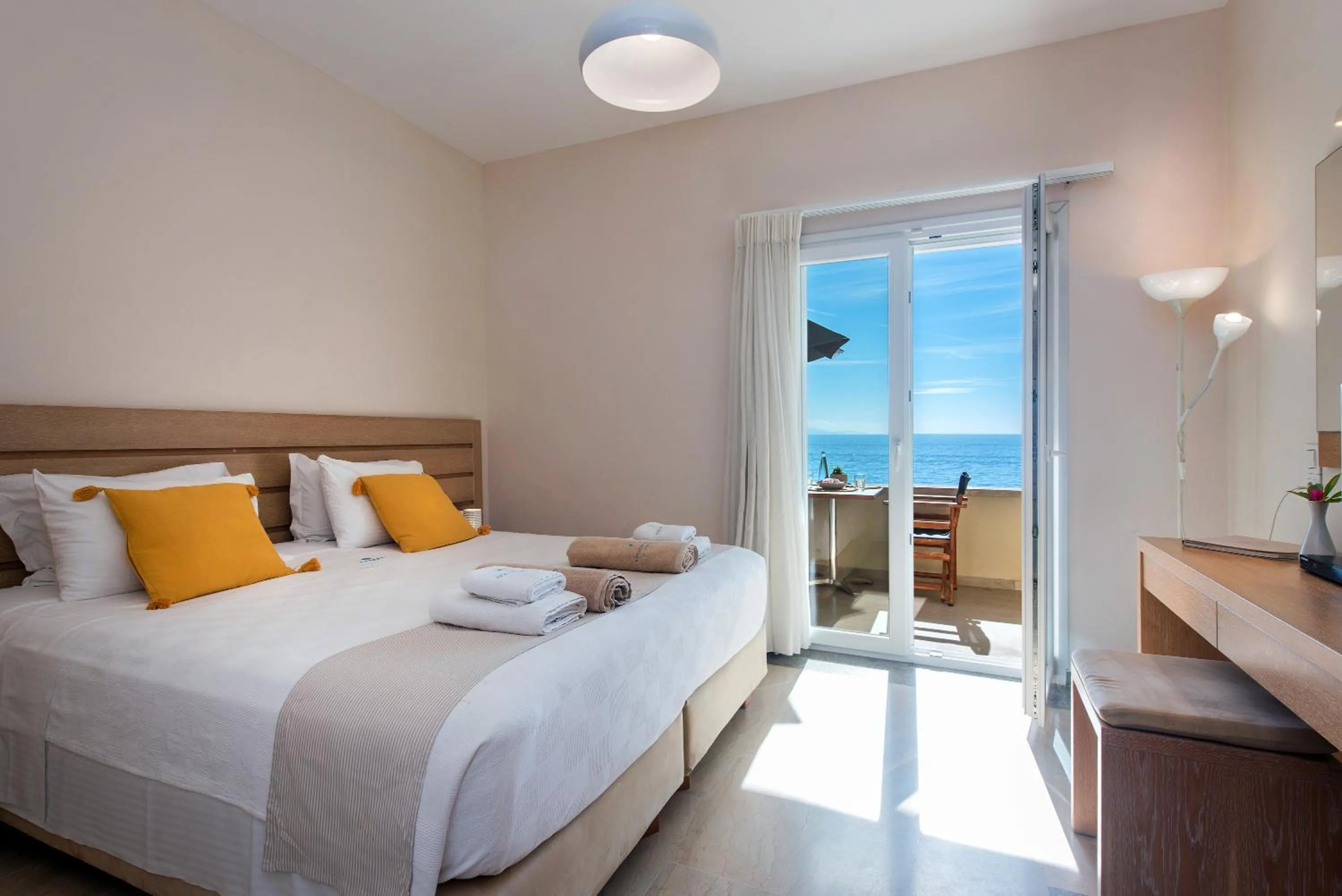 Bed in Krouzeri Beach Apartments