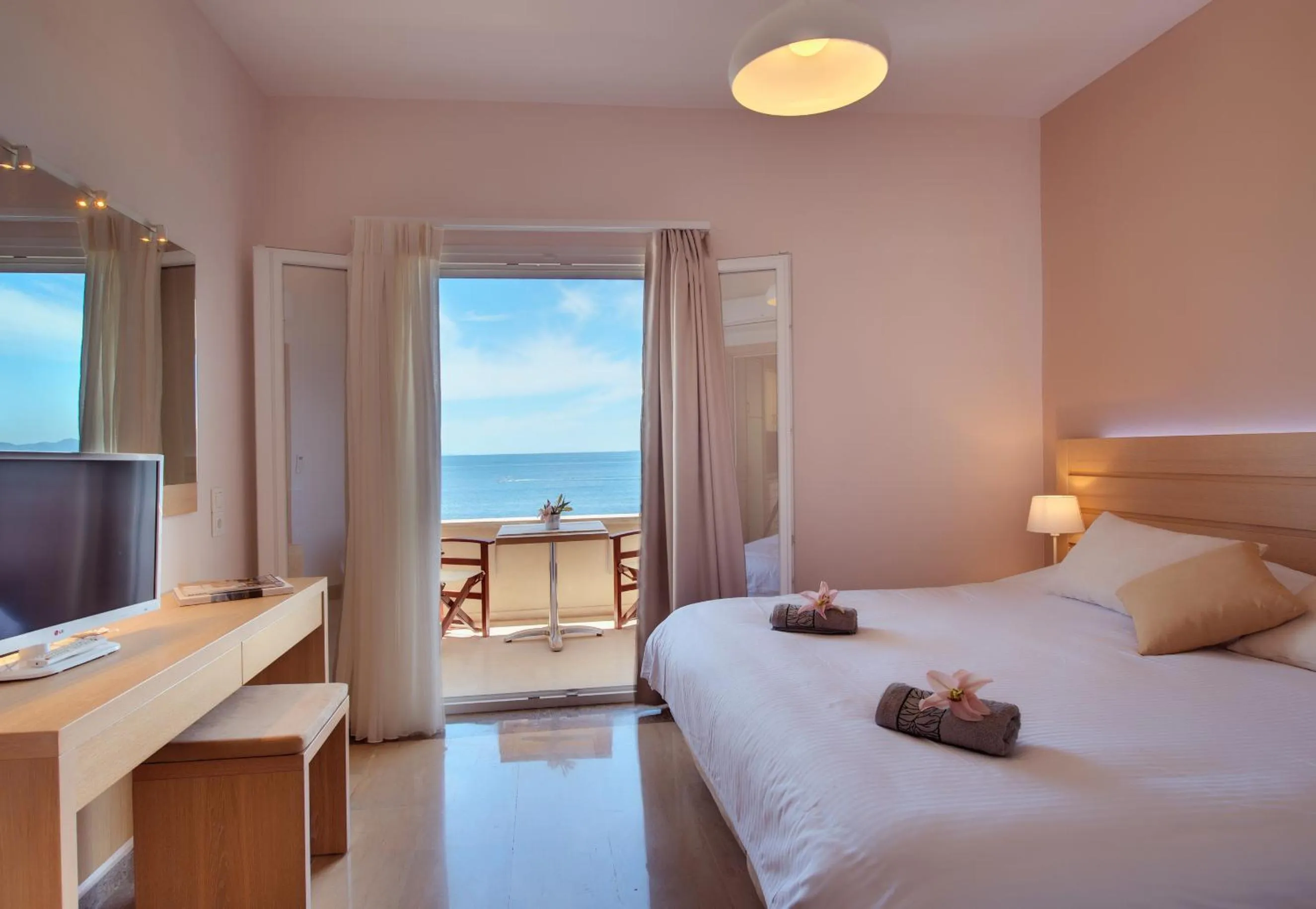 Photo of the whole room, Bed in Krouzeri Beach Apartments