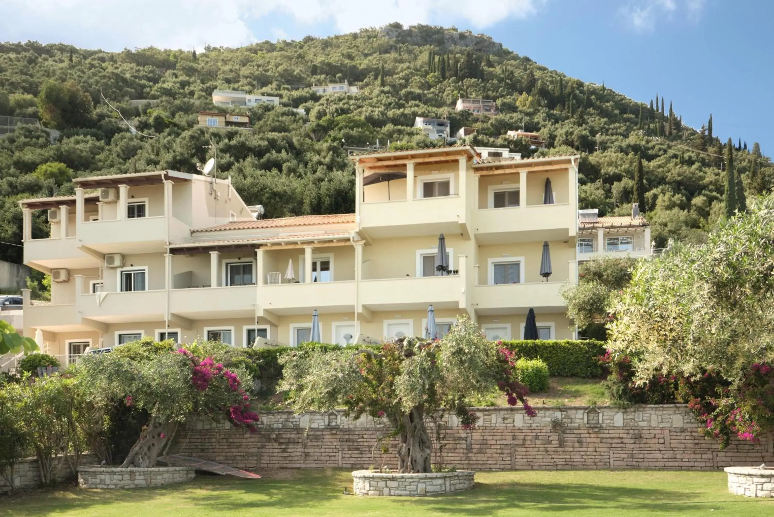 Property building in Krouzeri Beach Apartments Property building in Krouzeri Beach Apartments