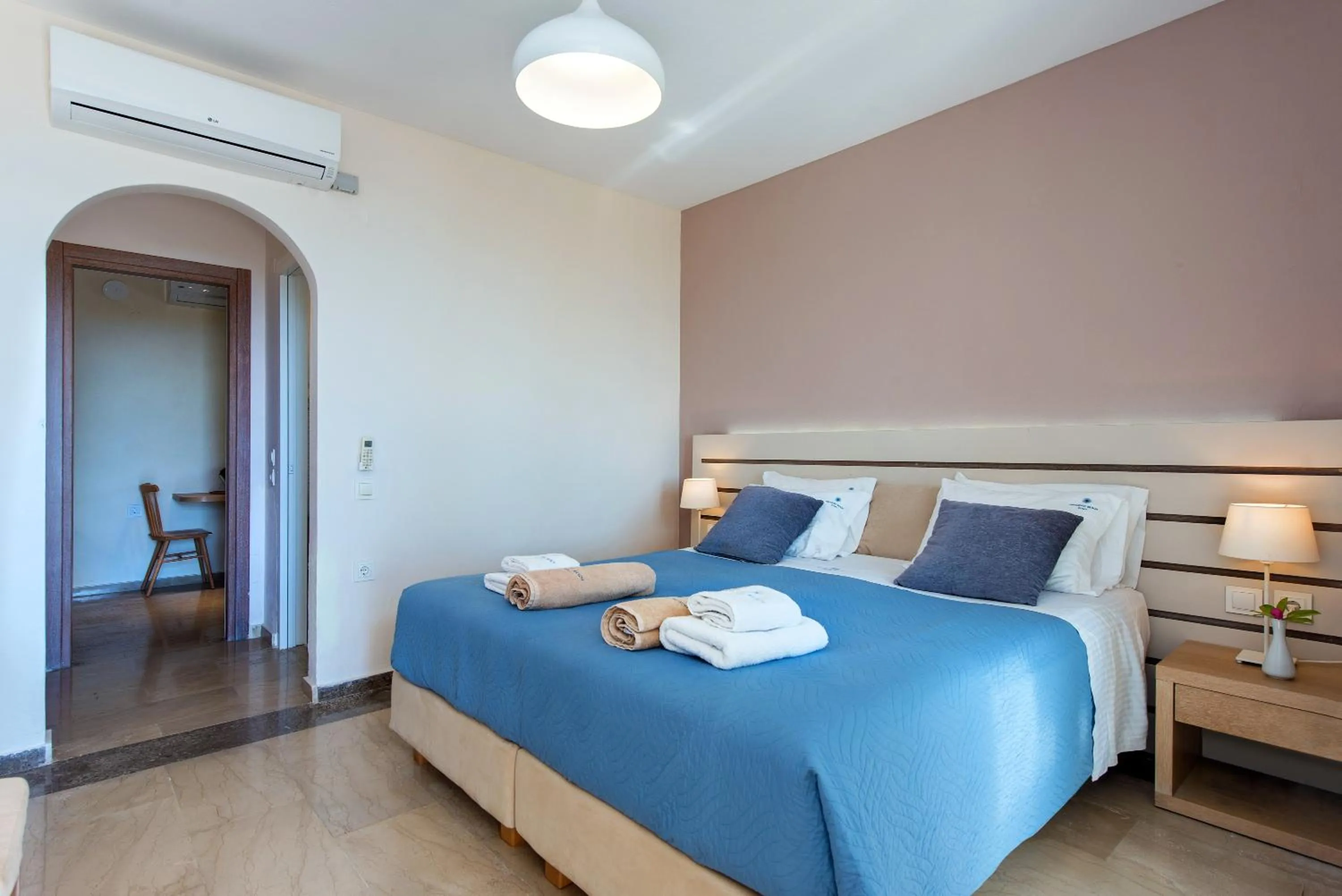 Bed in Krouzeri Beach Apartments