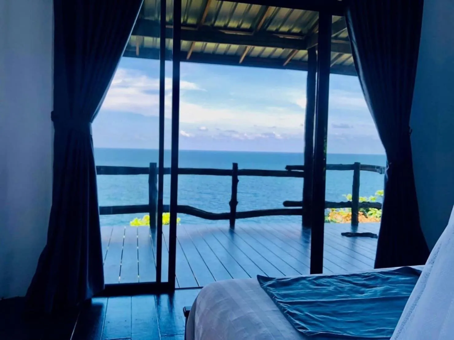 Sea view, Bed in Moondance Magic View Bungalow