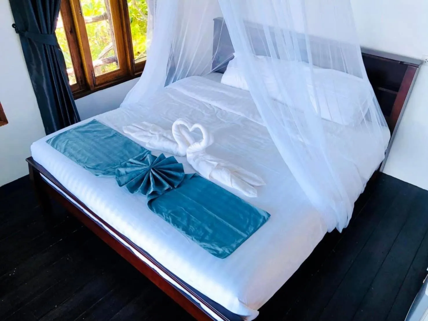 Bedroom, Bed in Moondance Magic View Bungalow