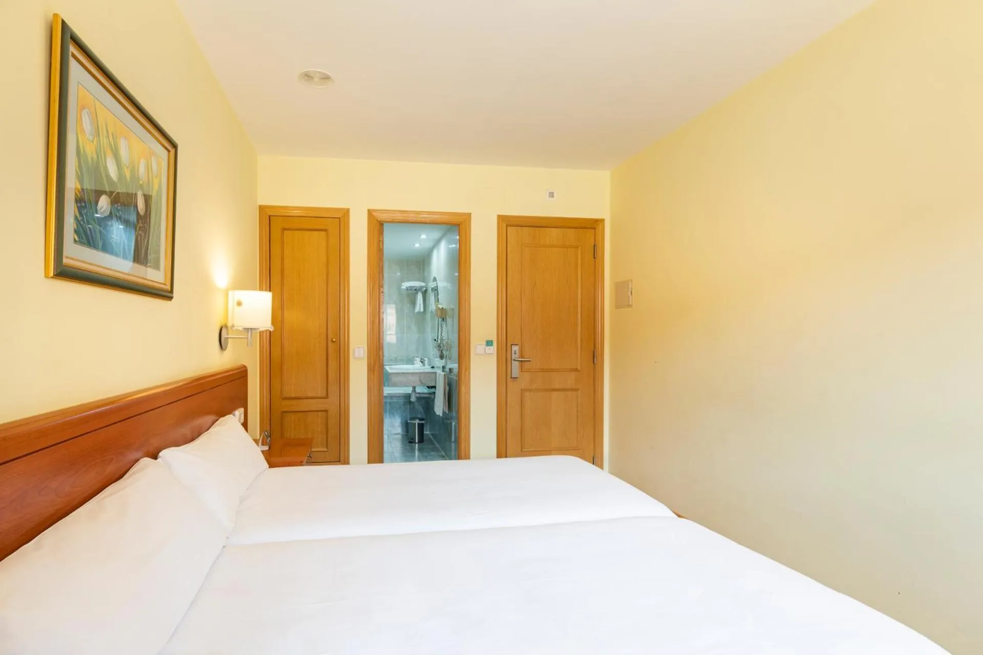 Bed in Hostal Alda Río Duero