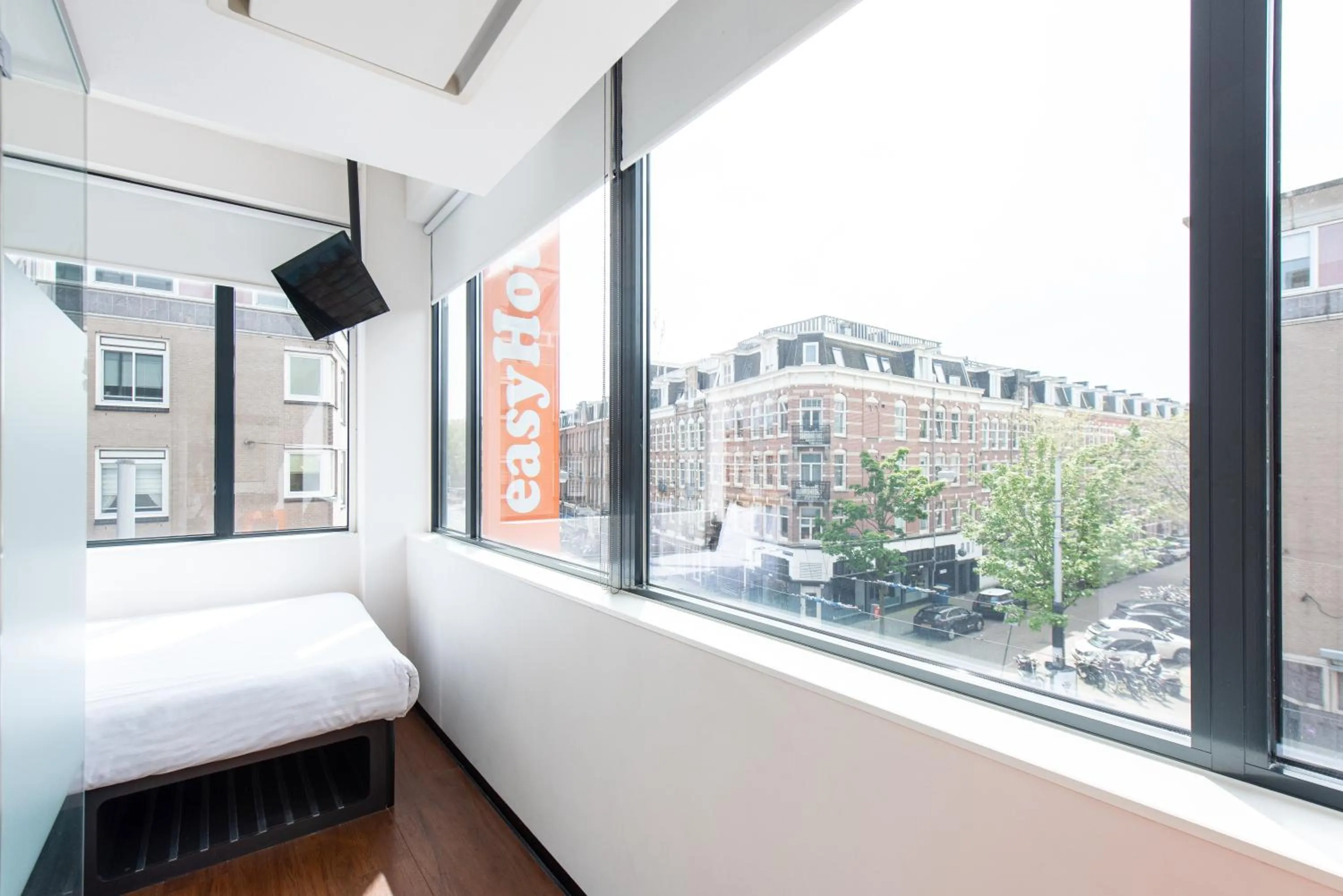 Bedroom, Bed in easyHotel Amsterdam City Centre South