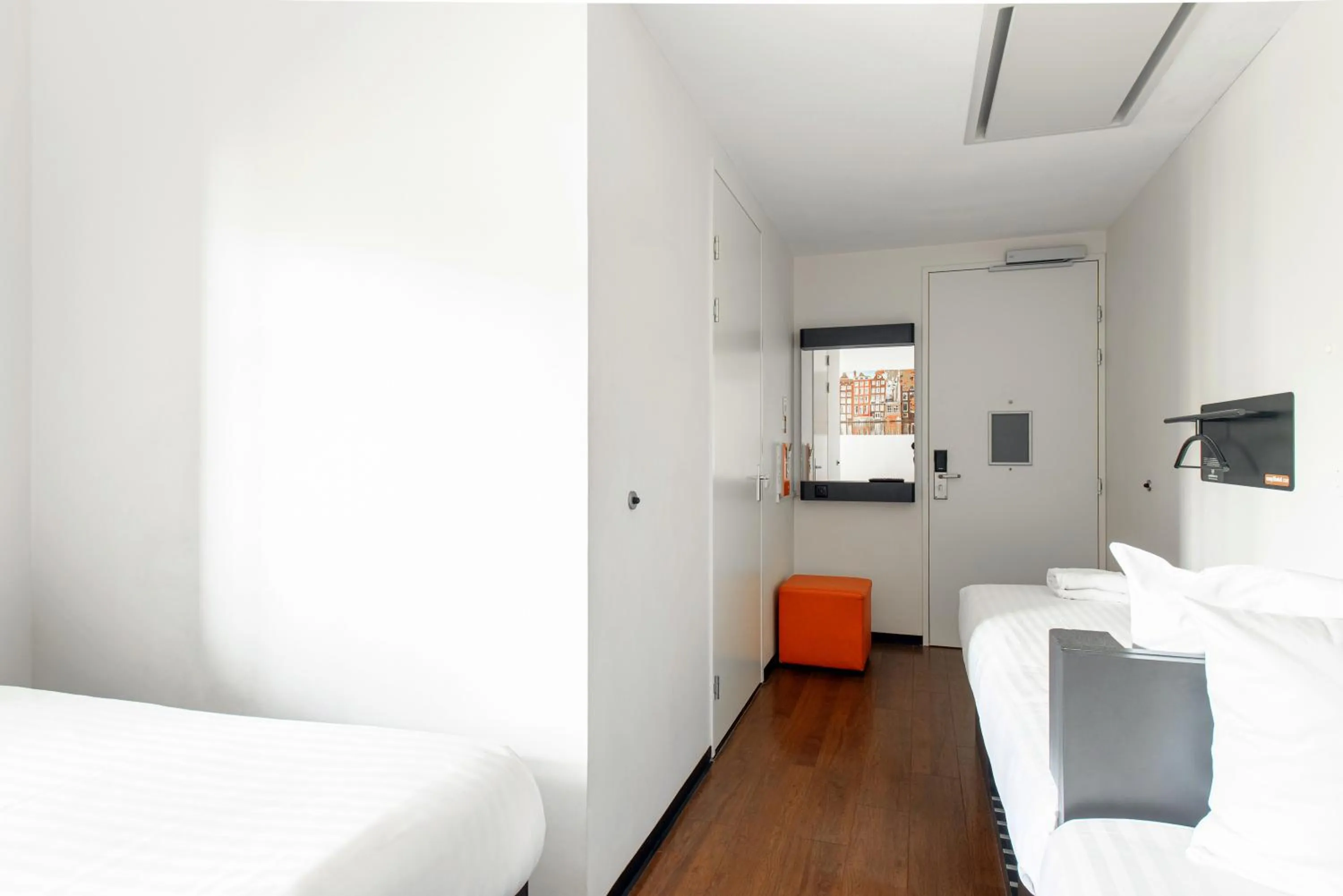 Bedroom, Bed in easyHotel Amsterdam City Centre South