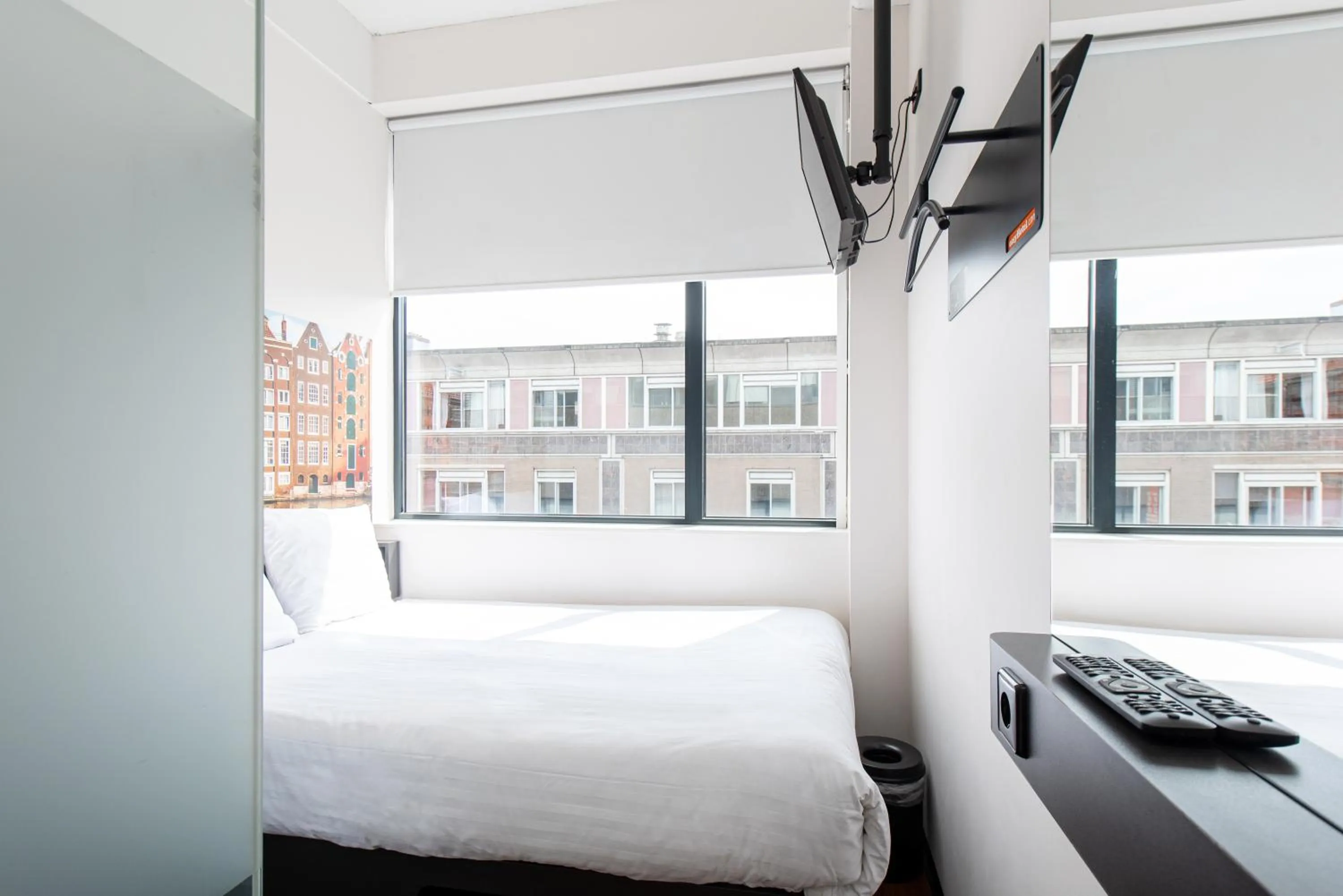Bedroom, Bed in easyHotel Amsterdam City Centre South