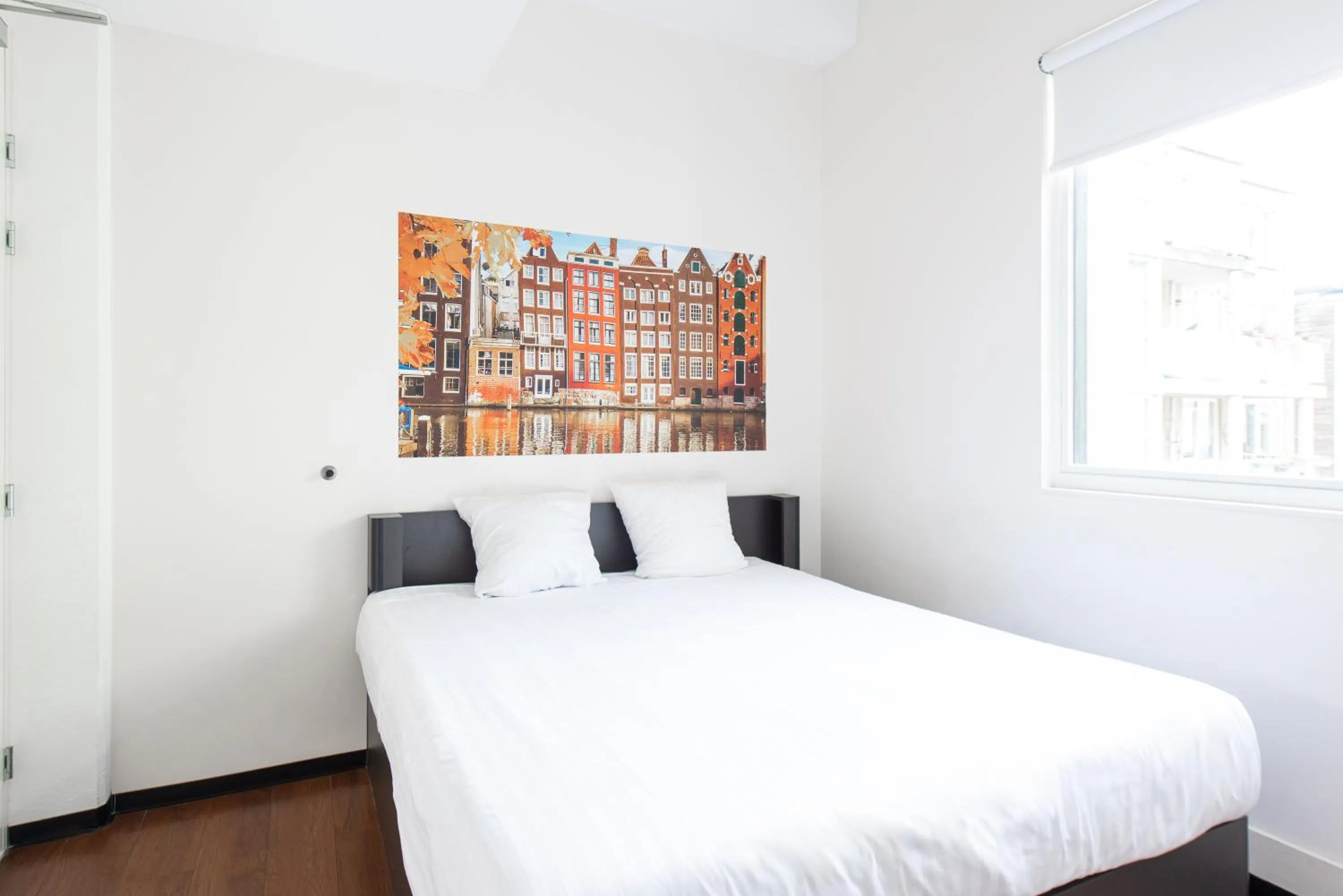 Bedroom, Bed in easyHotel Amsterdam City Centre South
