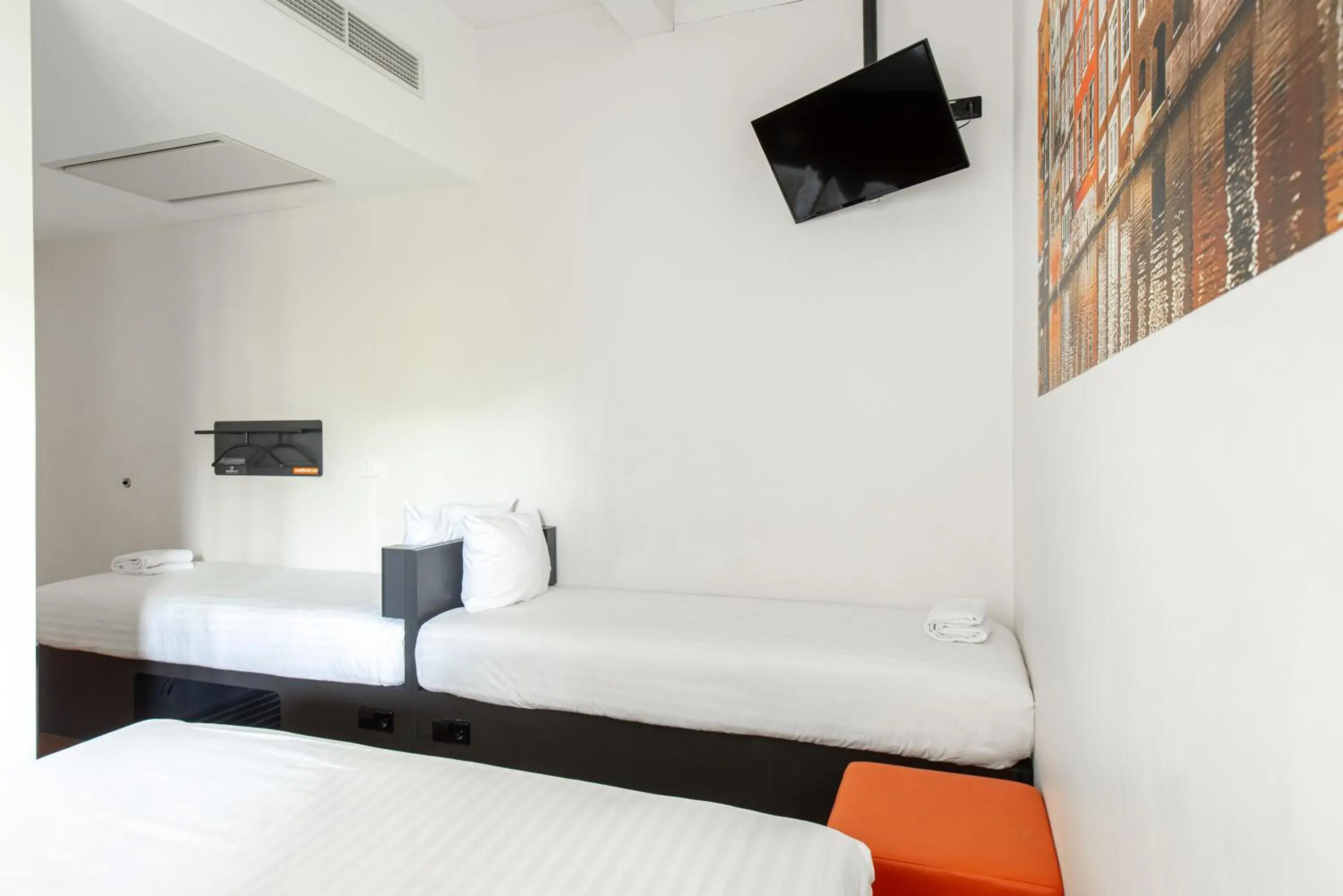 Bedroom, Bed in easyHotel Amsterdam City Centre South Bedroom, Bed in easyHotel Amsterdam City Centre South