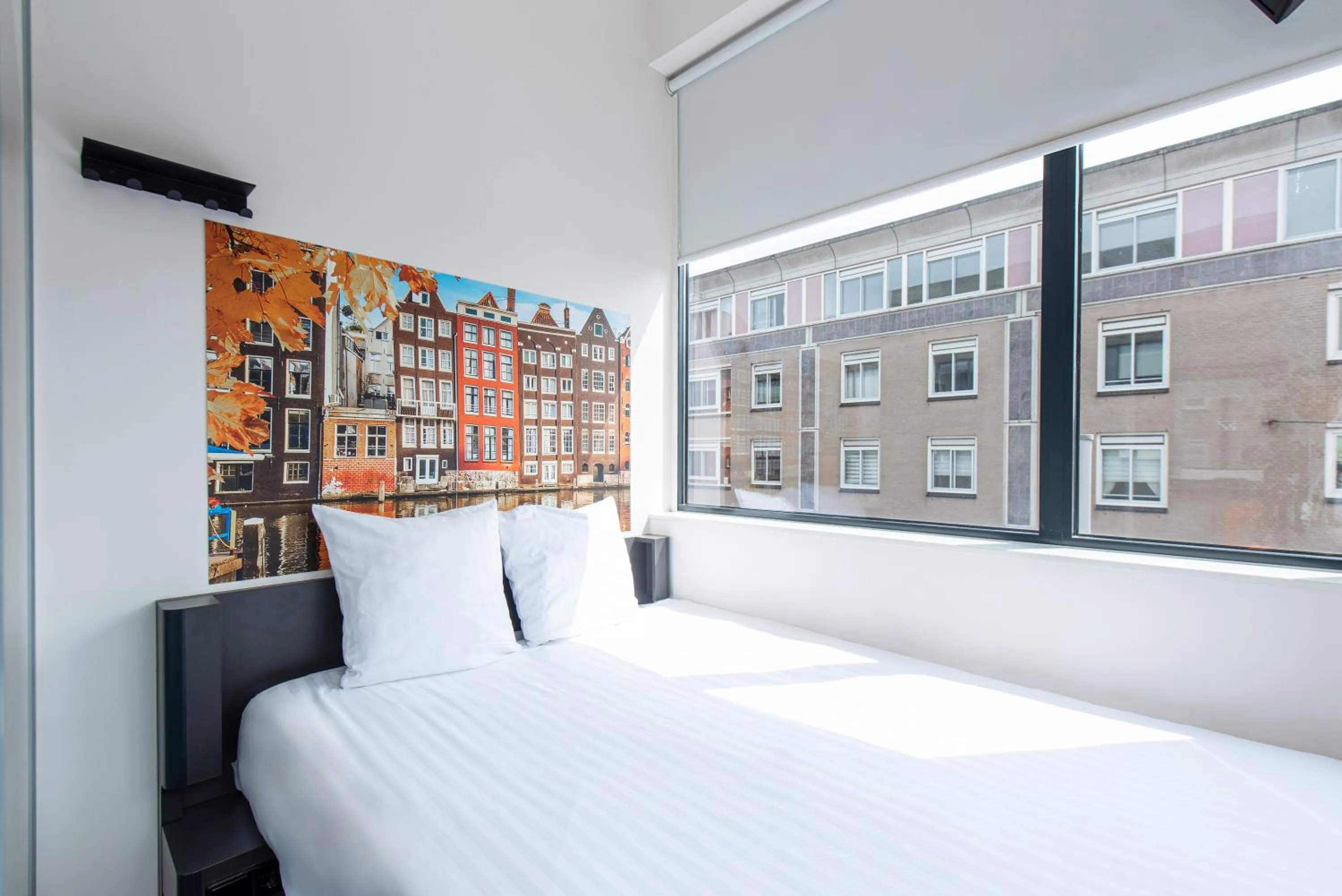 Bedroom, Bed in easyHotel Amsterdam City Centre South