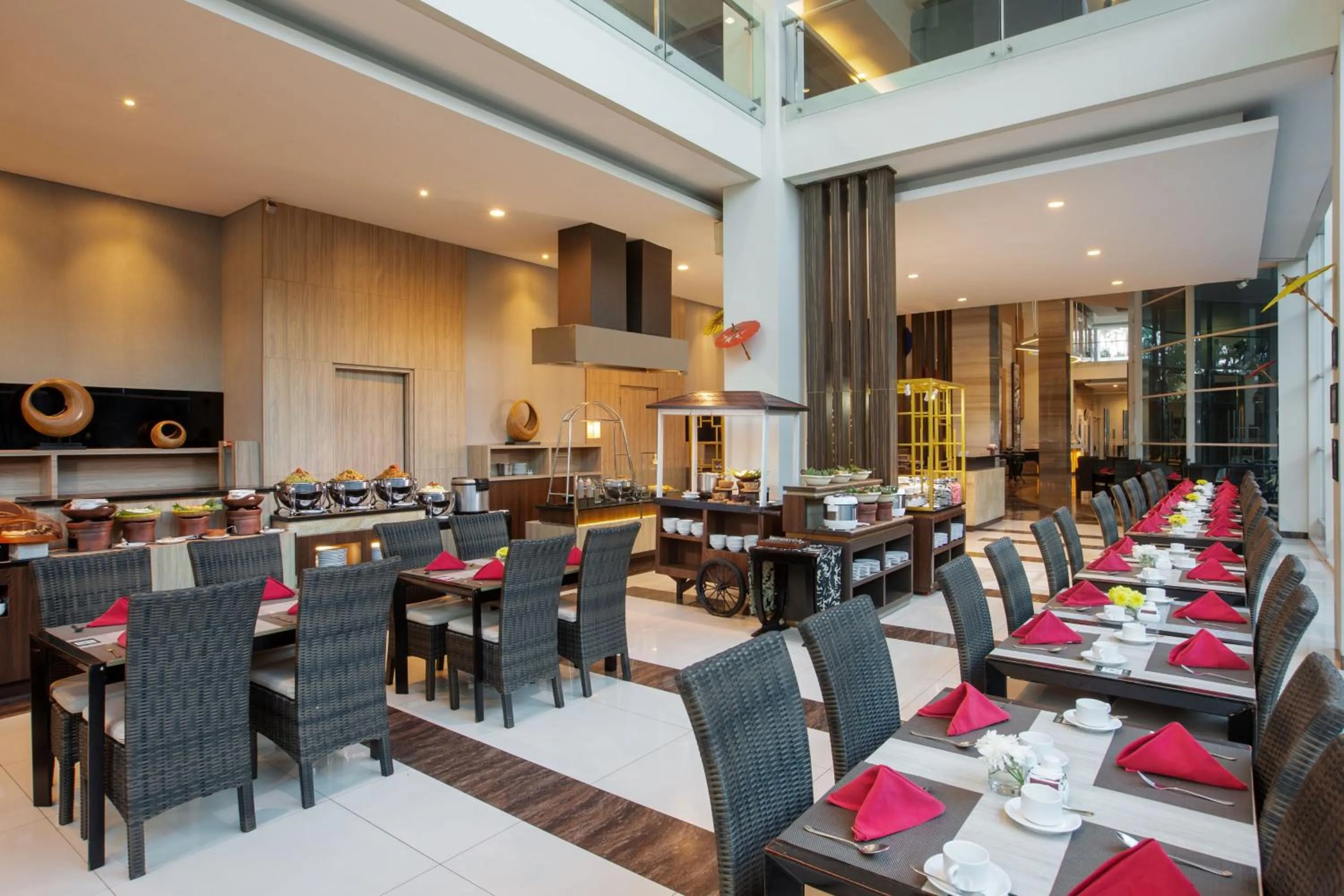 Restaurant/places to eat in Hotel Santika Tasikmalaya