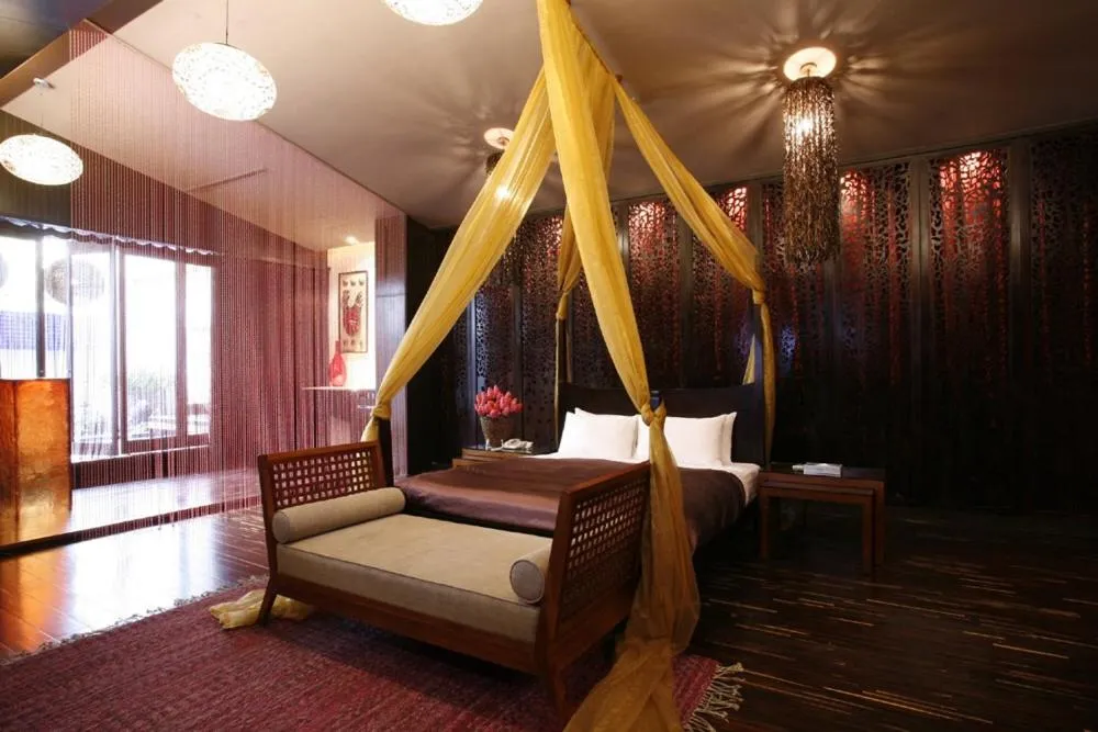 Bed in Chateau Boutique Motel