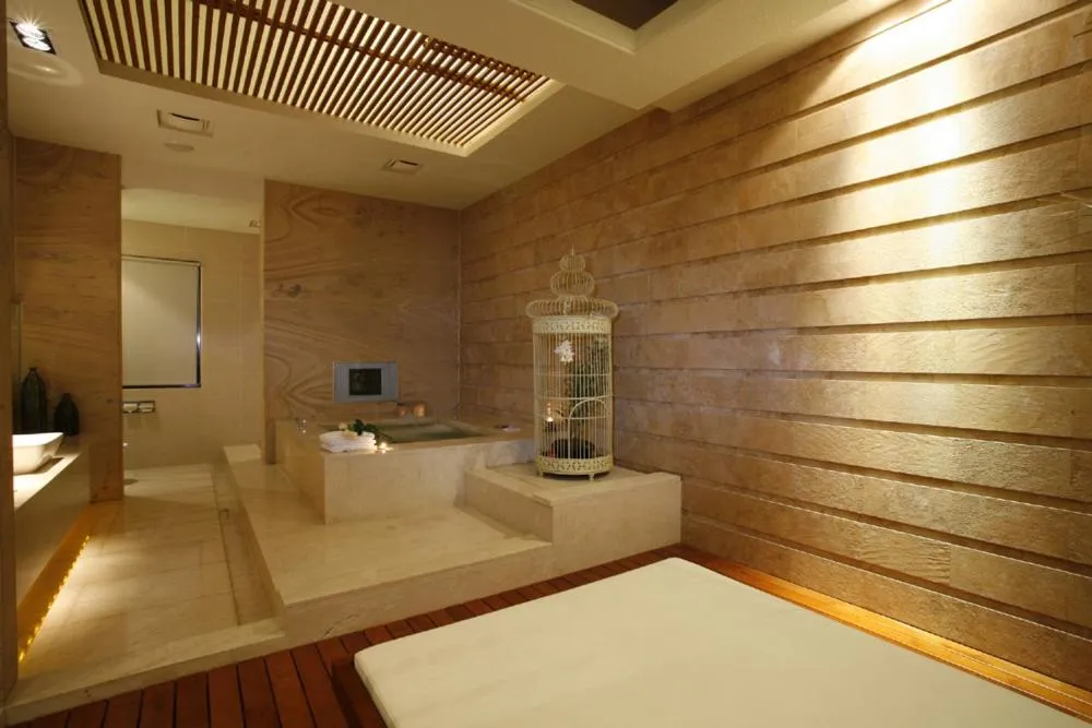 Bathroom in Chateau Boutique Motel