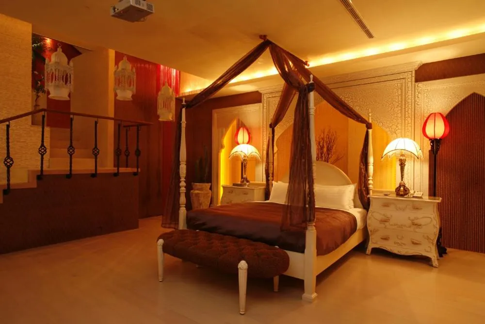 bunk bed, Bed in Chateau Boutique Motel