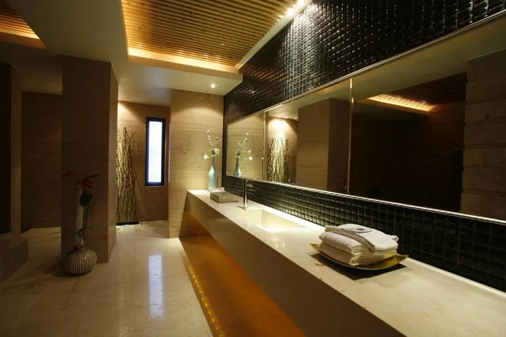 Bathroom in Chateau Boutique Motel