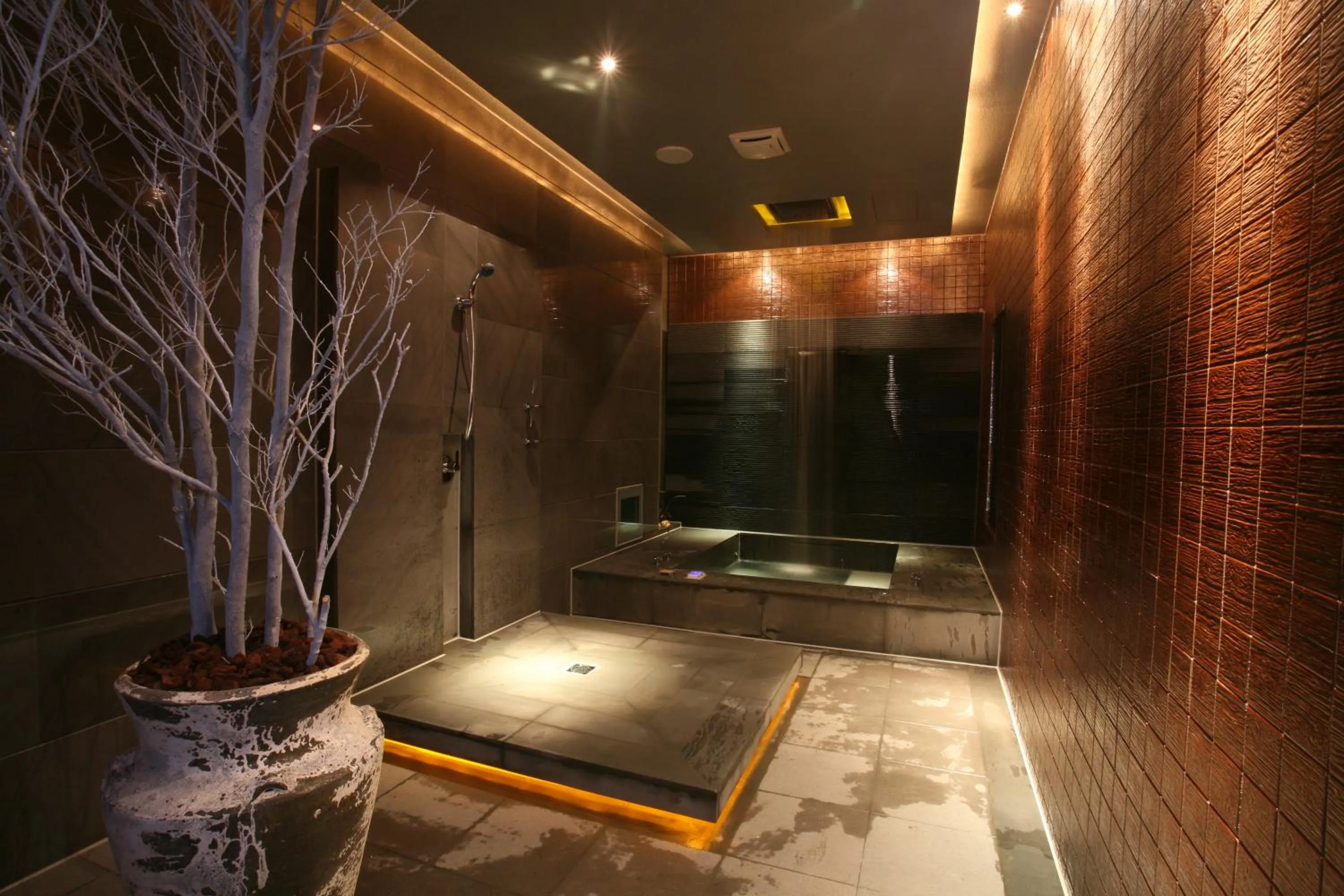 Bath in Chateau Boutique Motel