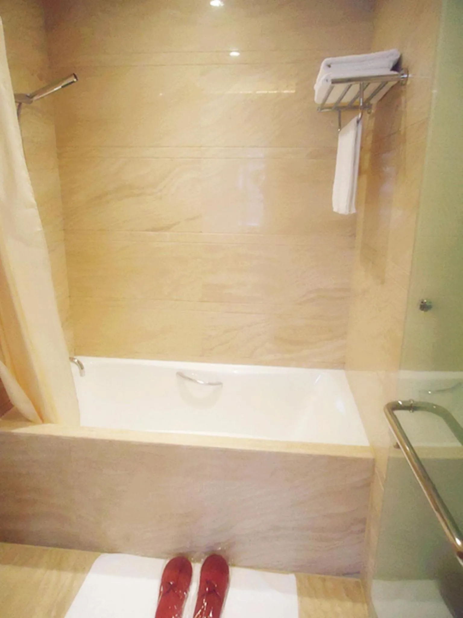 Bathroom in Ziyuan Service Apartment