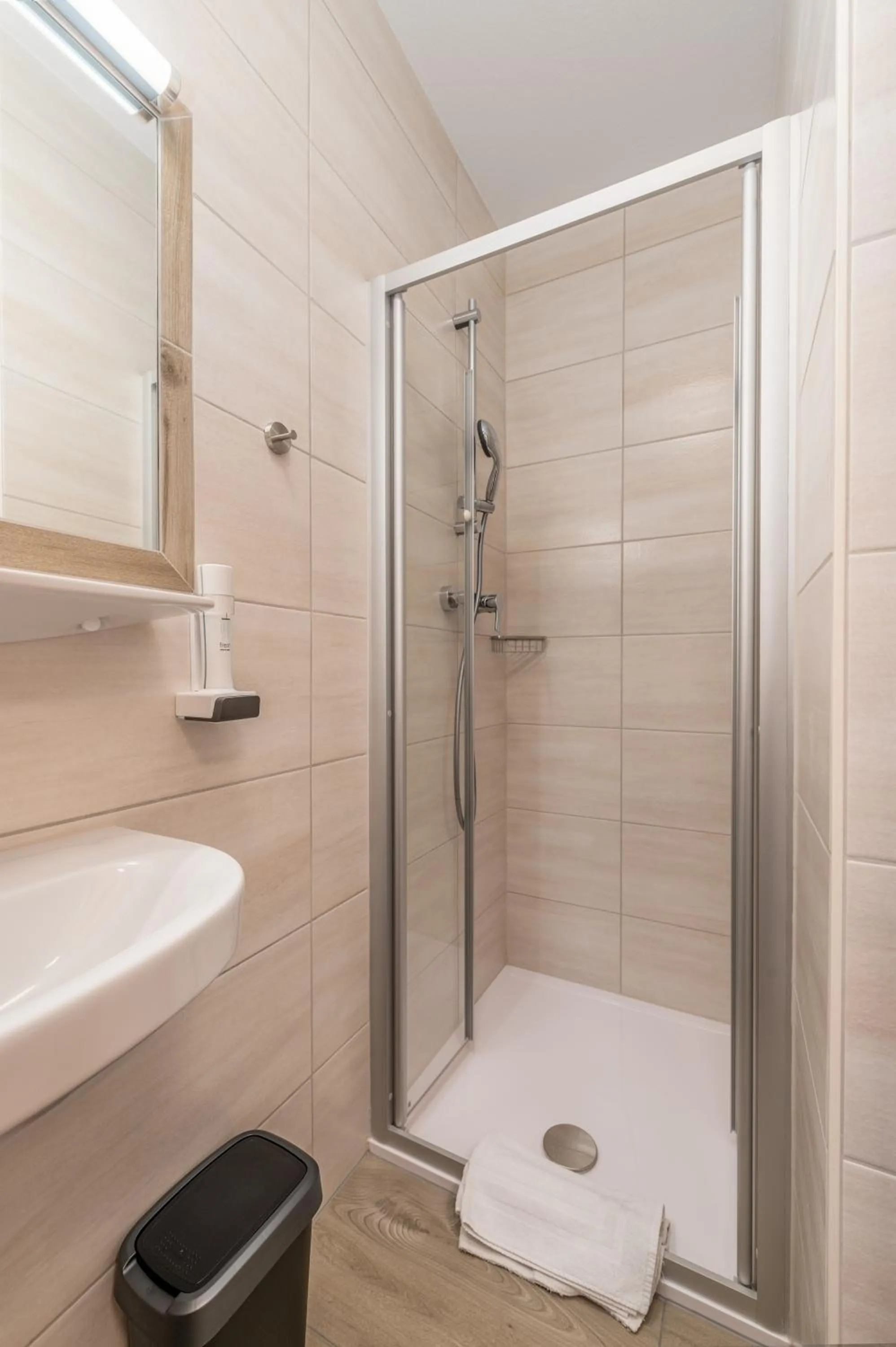 Bathroom in s'Wirtshaus by Alpine Genusswelten