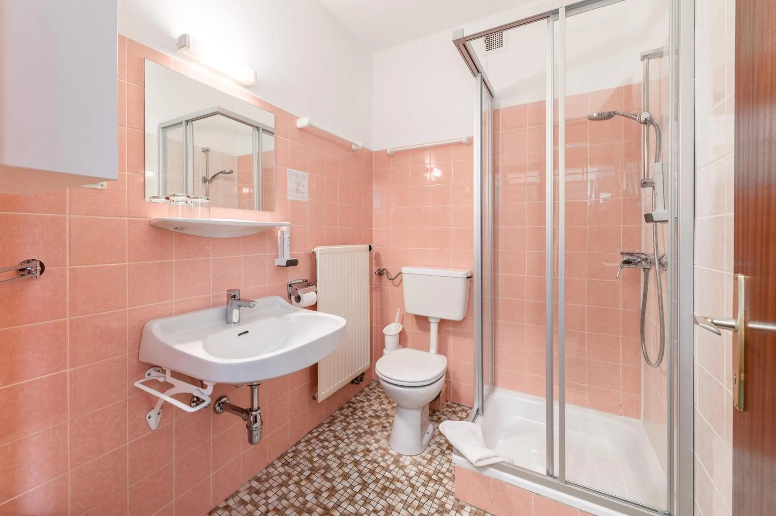 Bathroom in s'Wirtshaus by Alpine Genusswelten