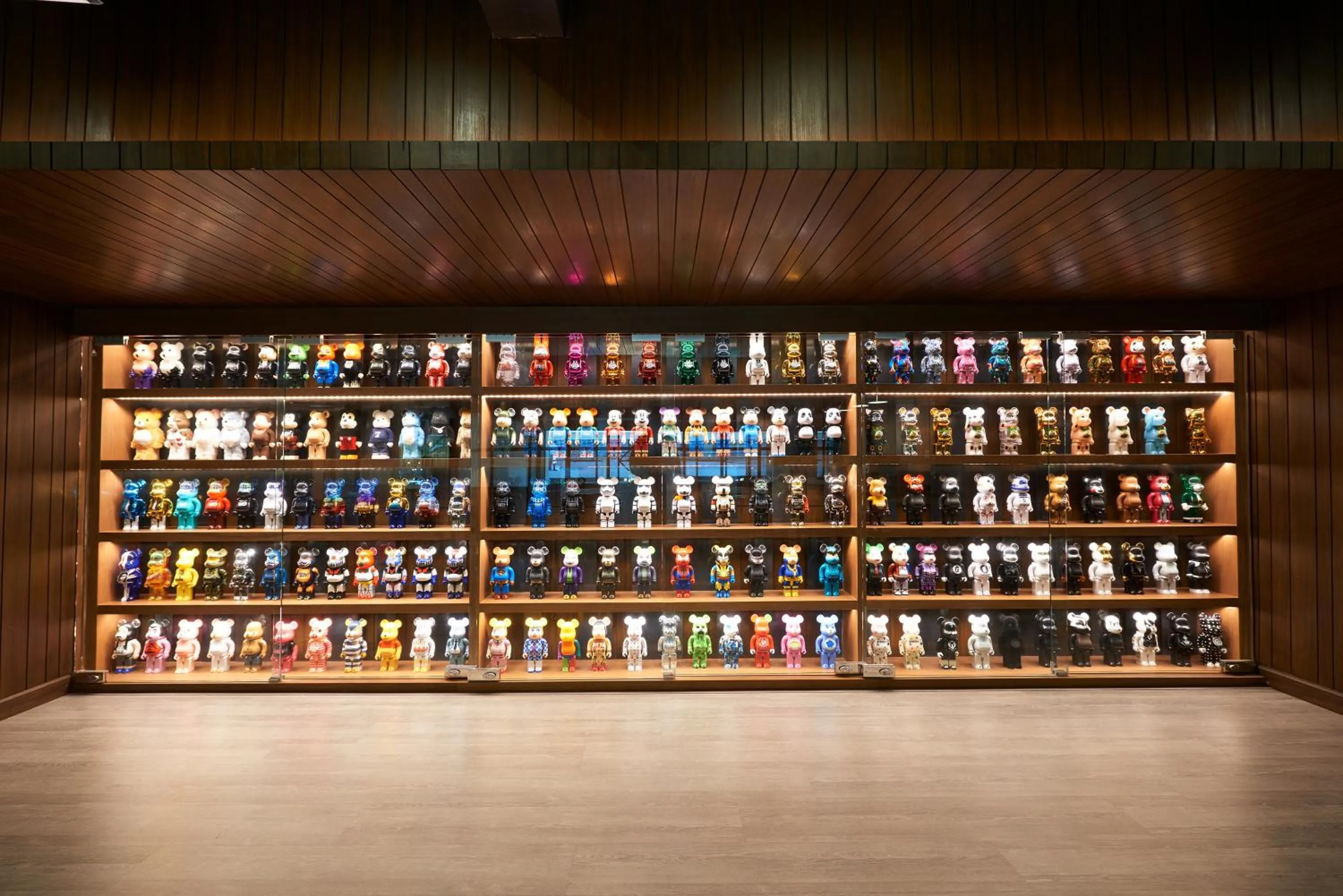 Restaurant/places to eat in White Palace Bangkok