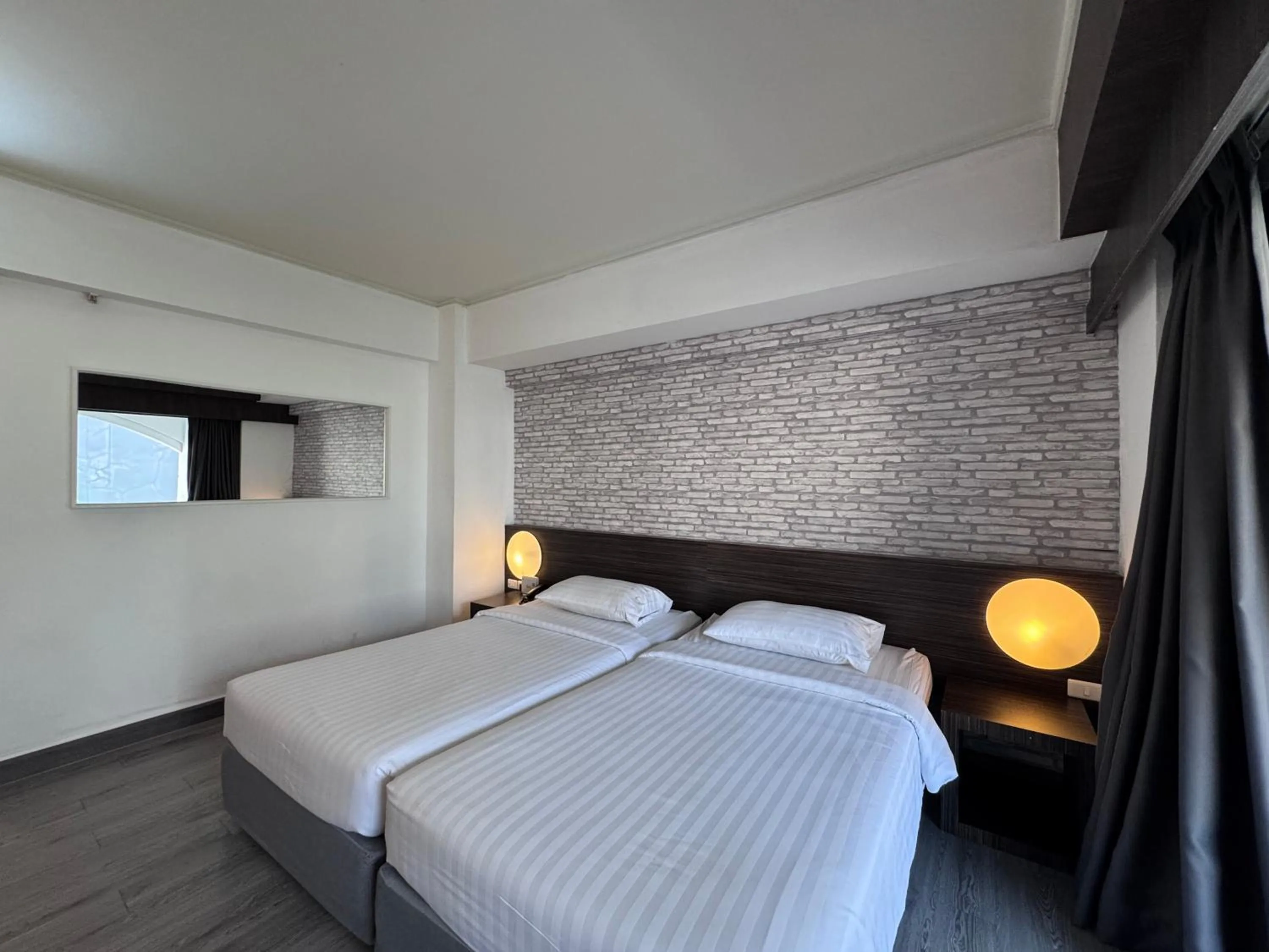 Bed in White Palace Bangkok