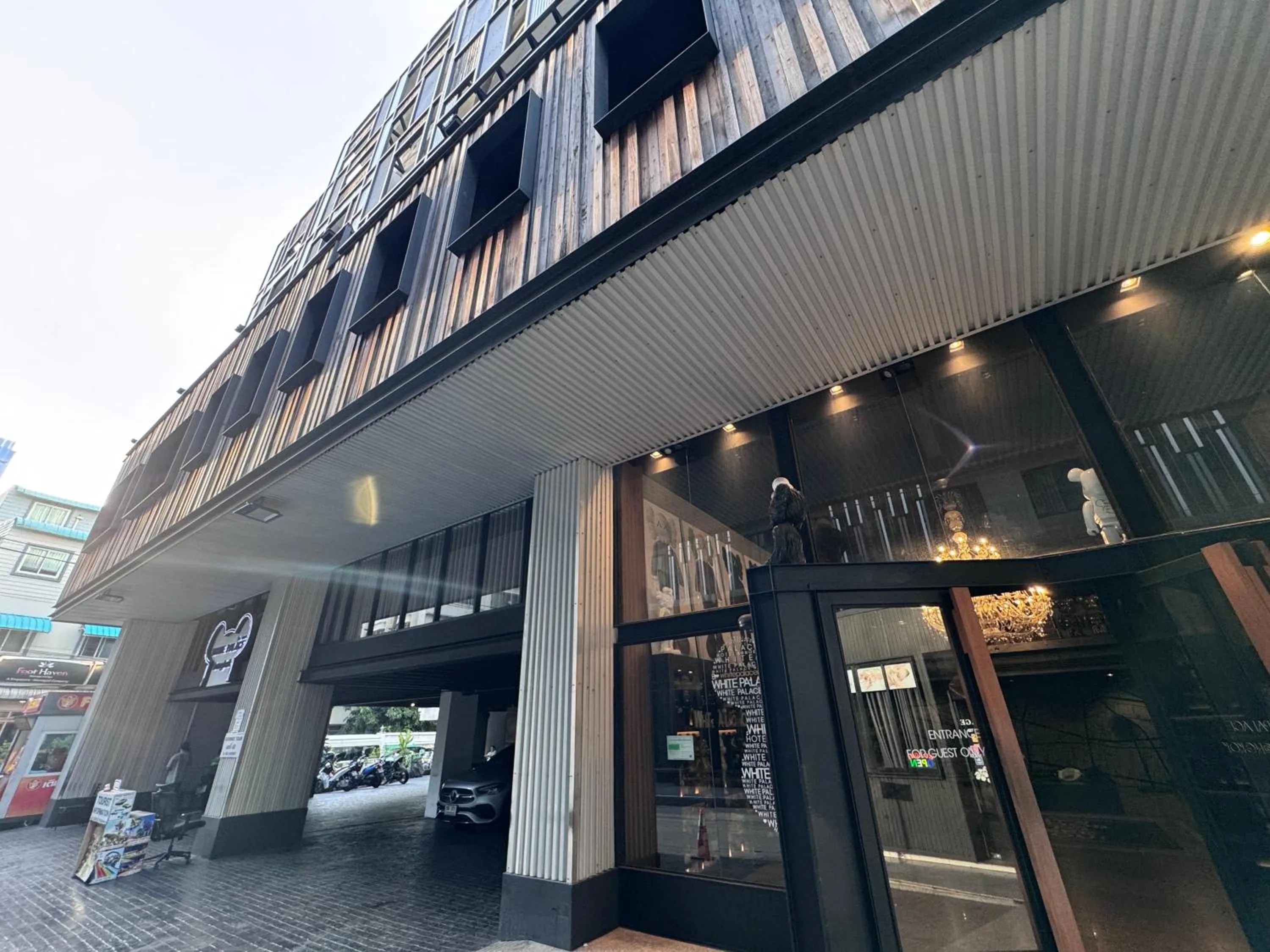 Property building in White Palace Bangkok