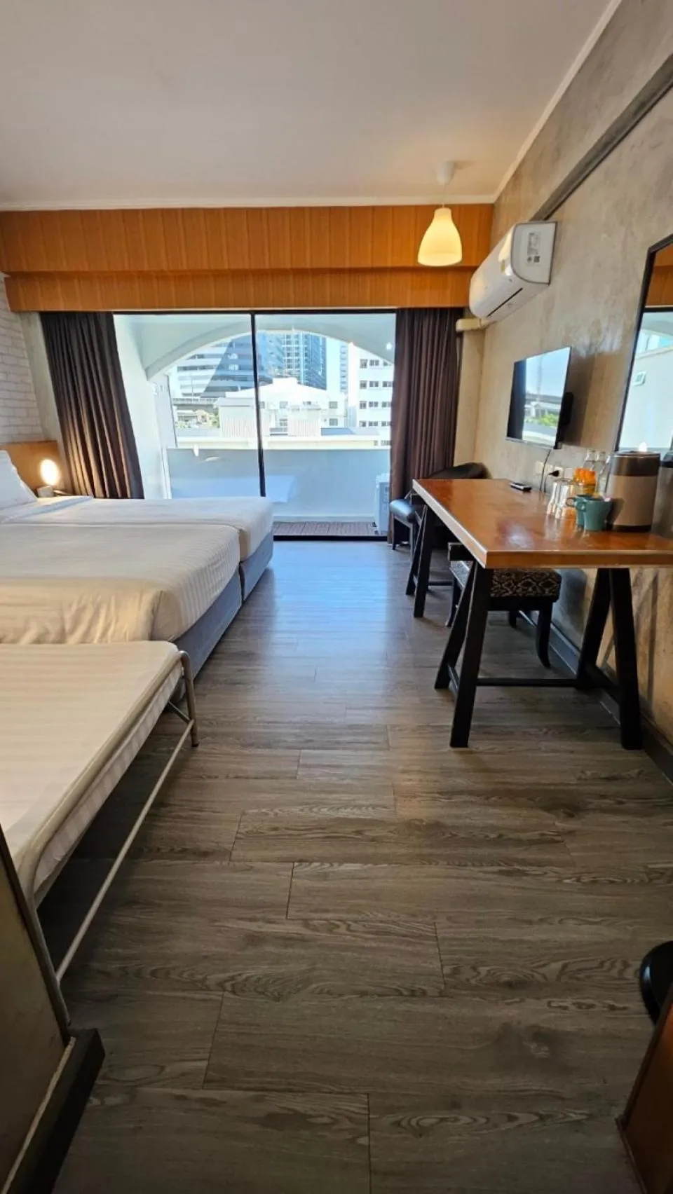 Bed in White Palace Bangkok