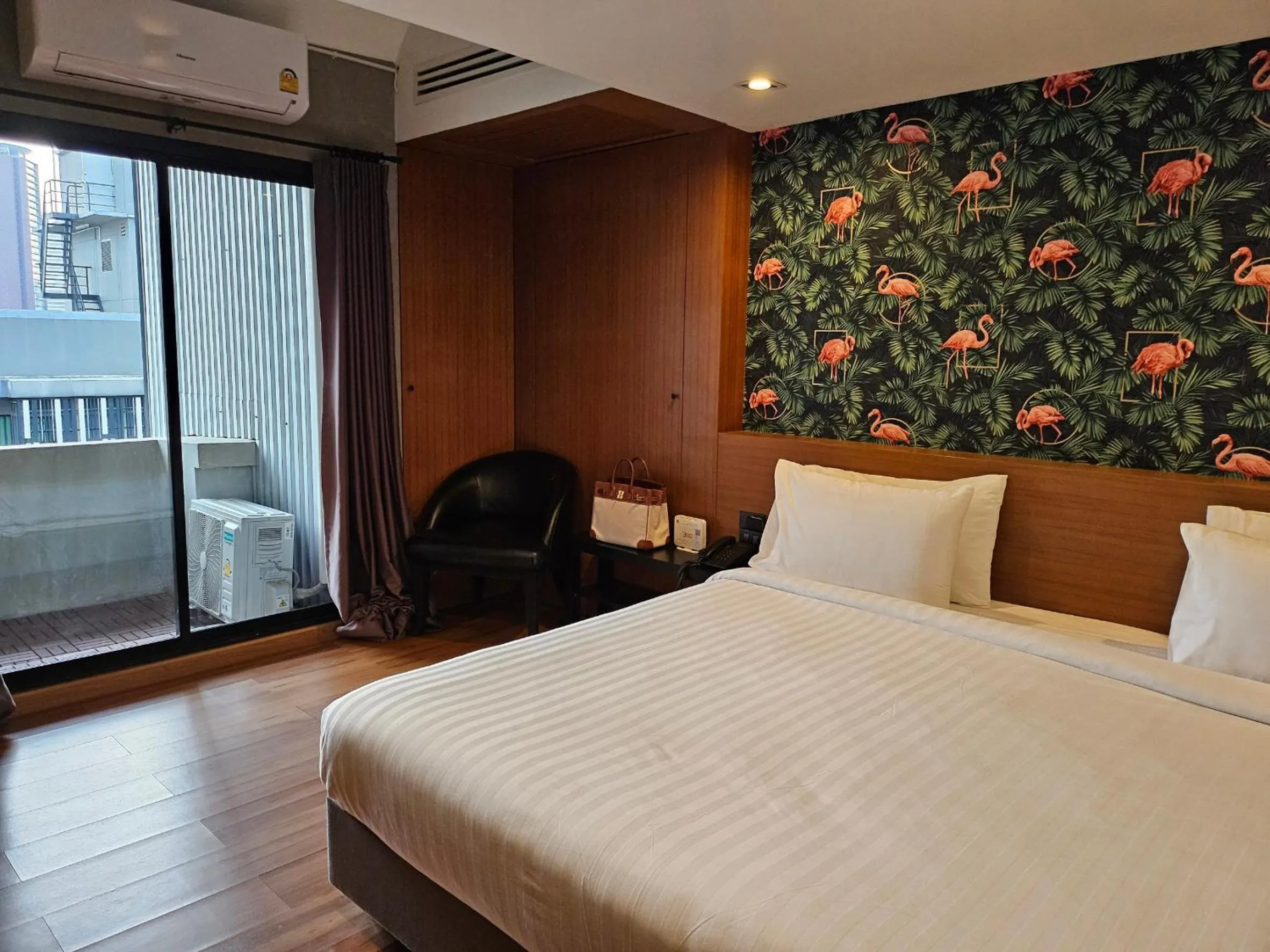 Bed in White Palace Bangkok