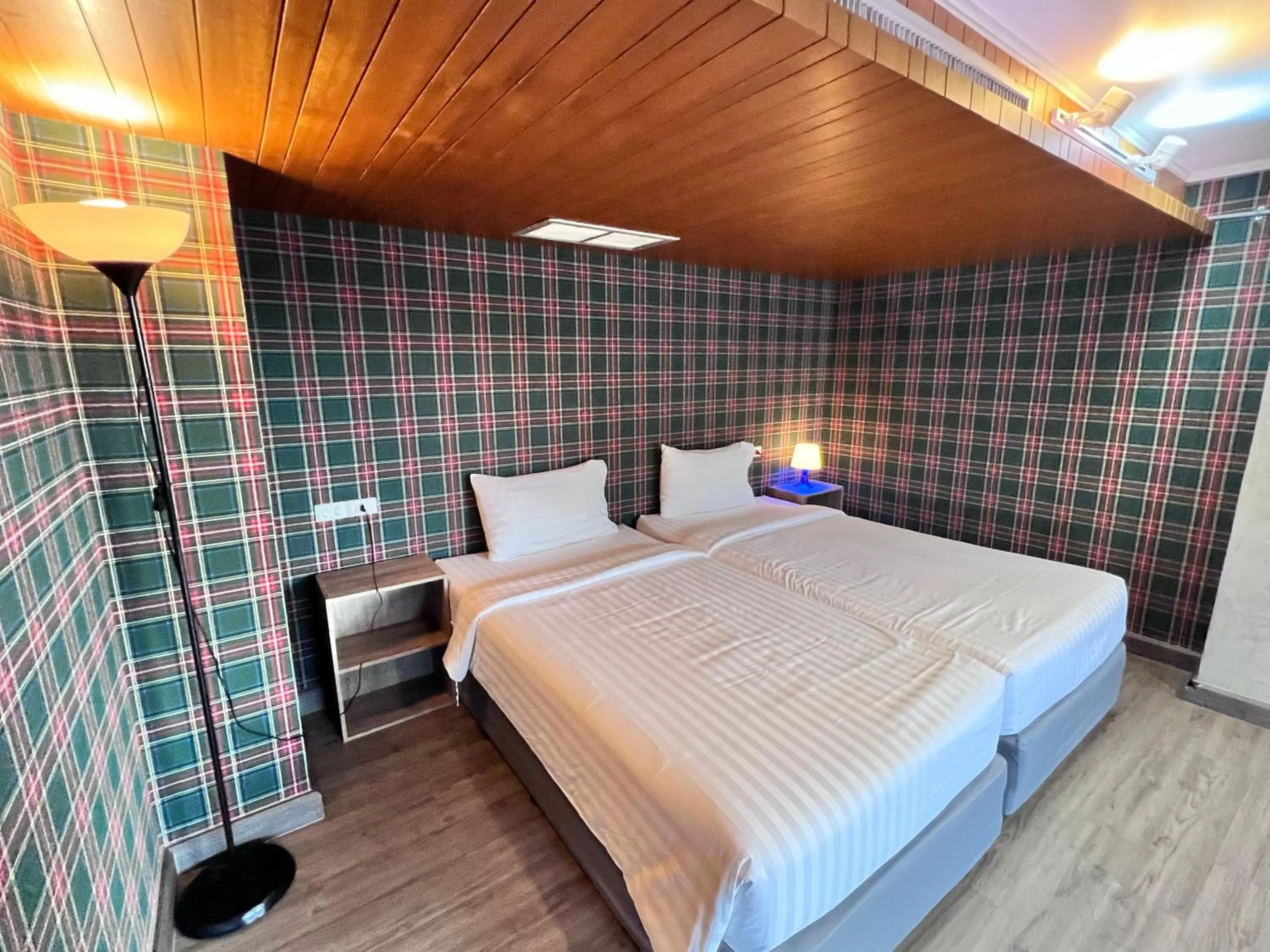 Bed in White Palace Bangkok