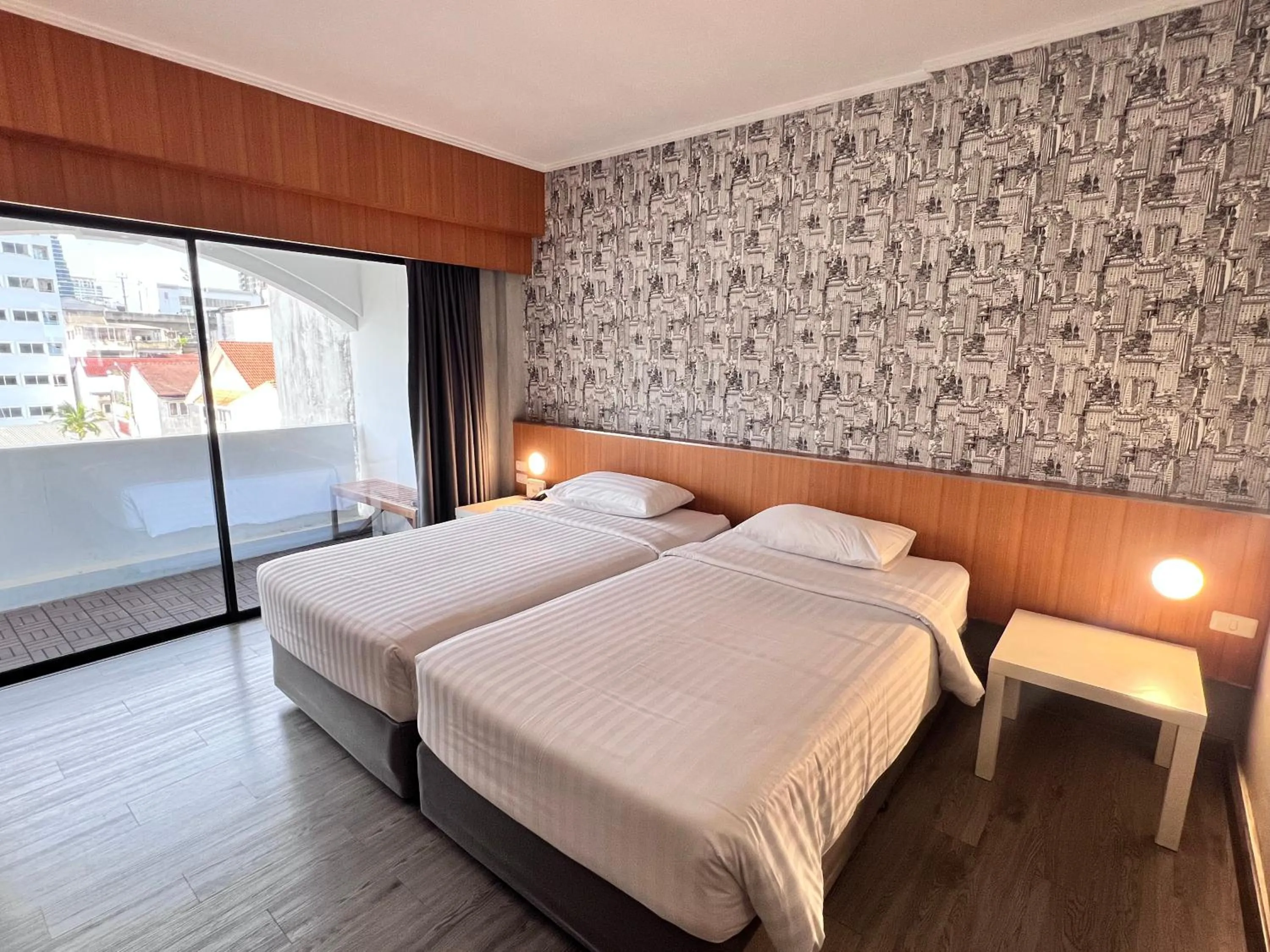 Bed in White Palace Bangkok