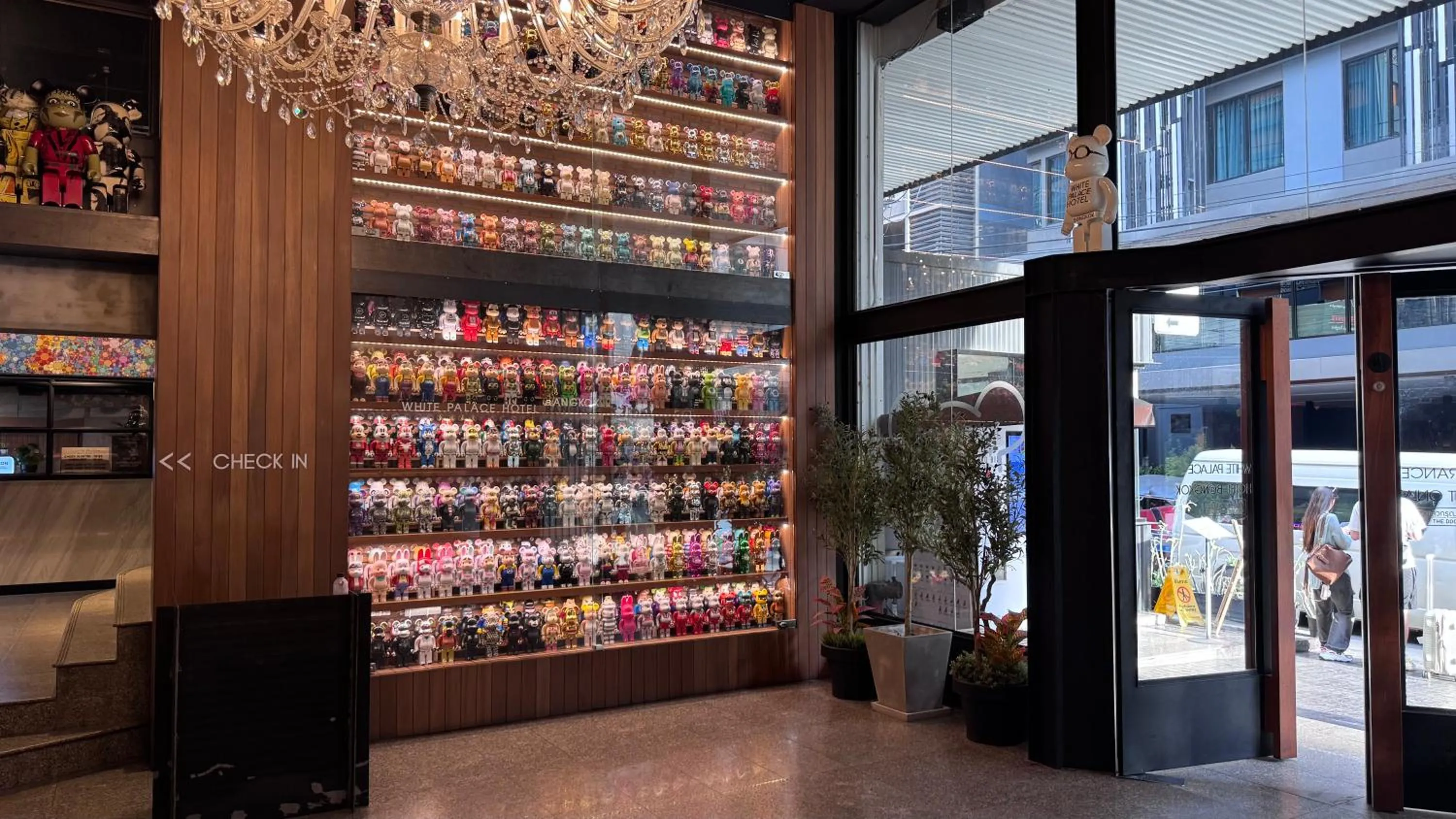 Area and facilities in White Palace Bangkok