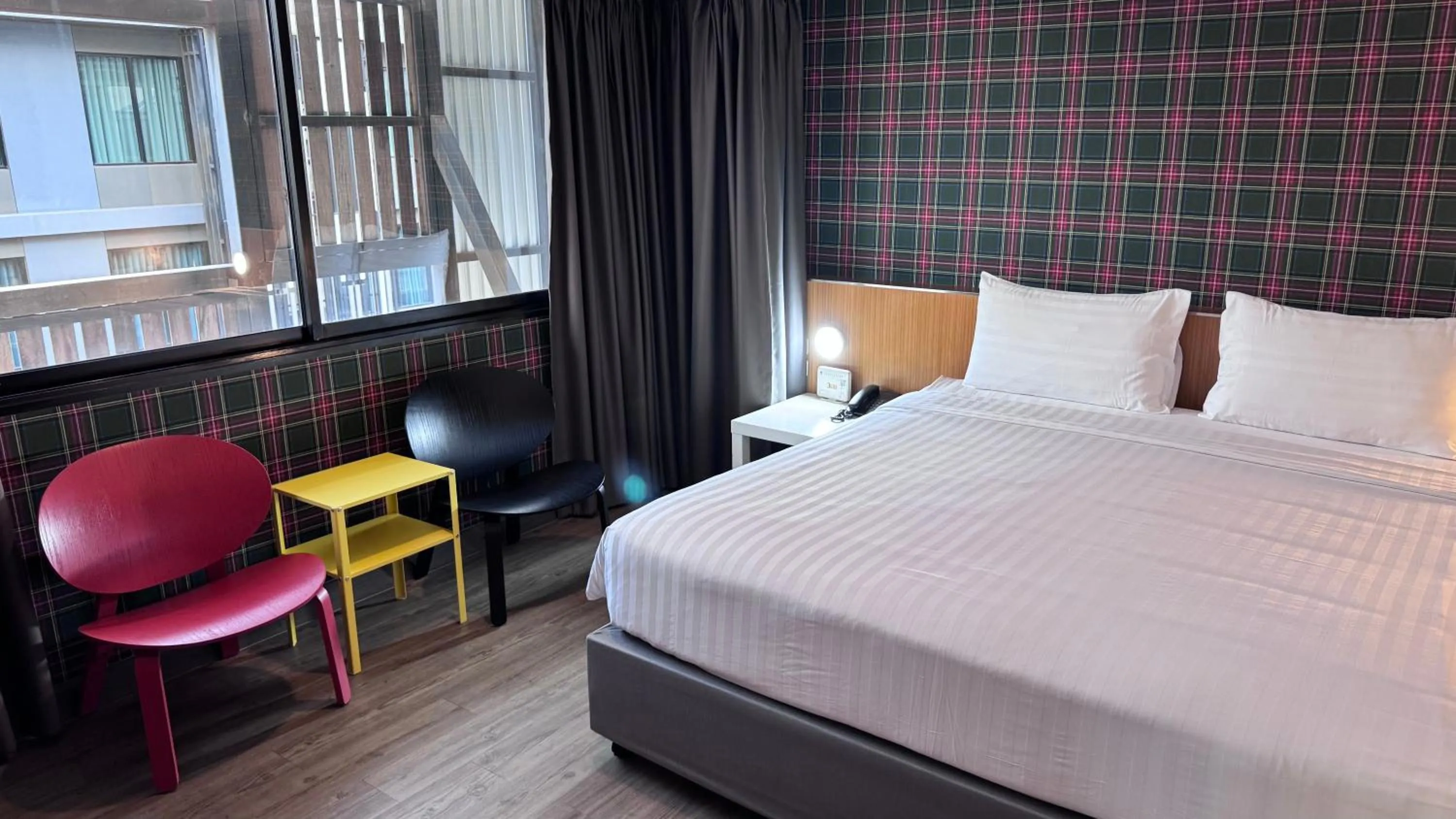 Bed in White Palace Bangkok