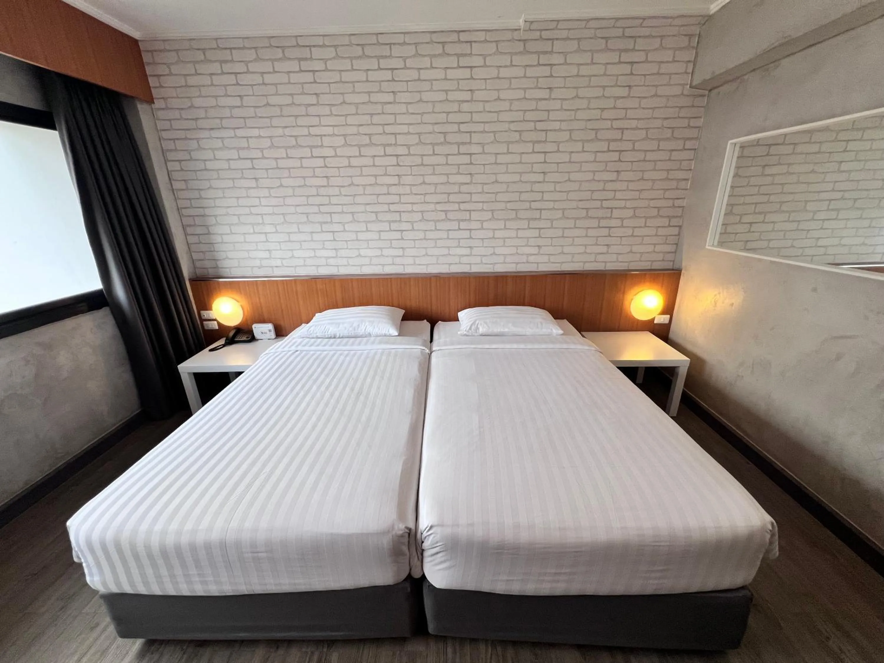 Bed in White Palace Bangkok