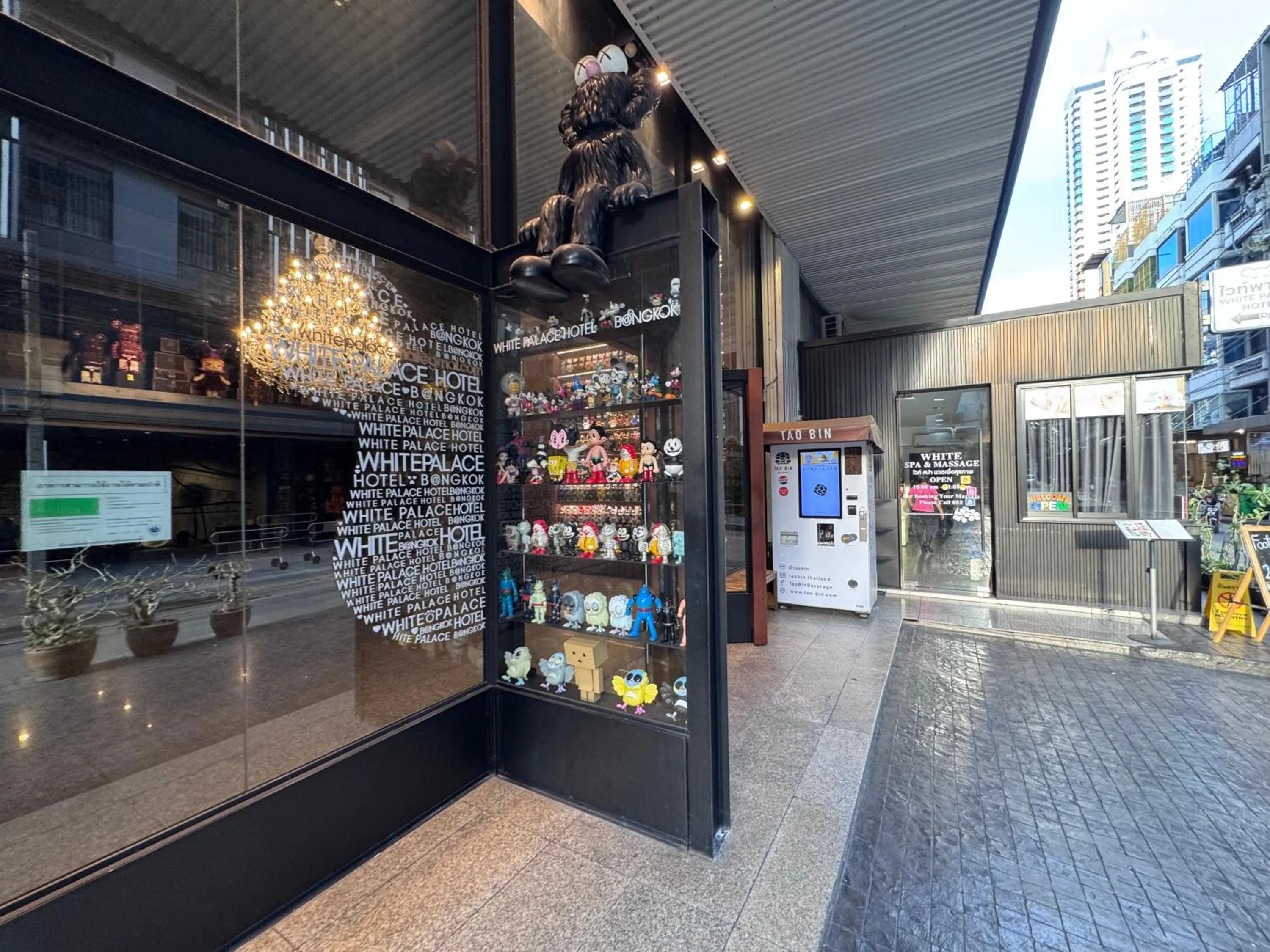 Facade/entrance in White Palace Bangkok