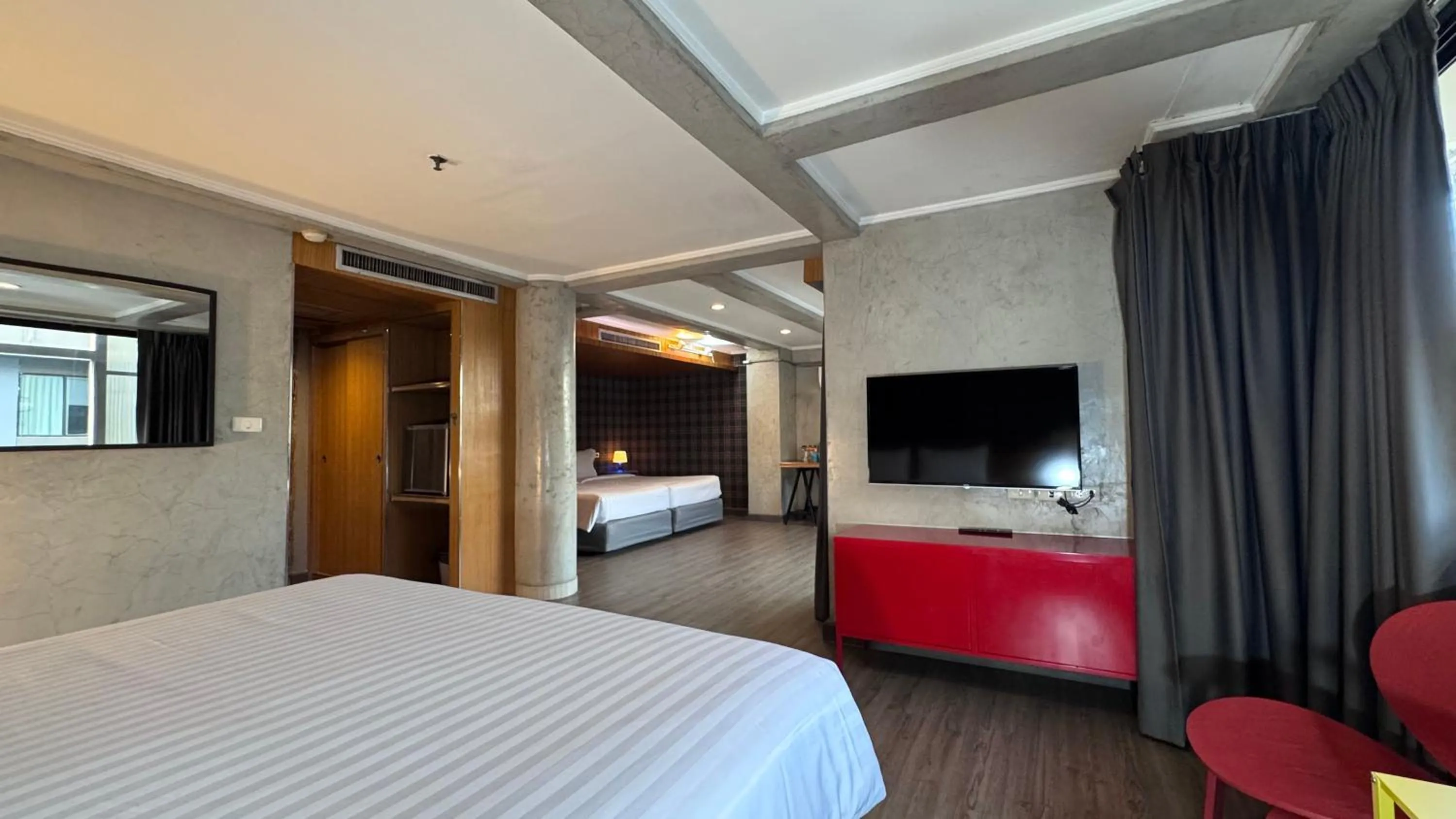 Family, Bed in White Palace Bangkok