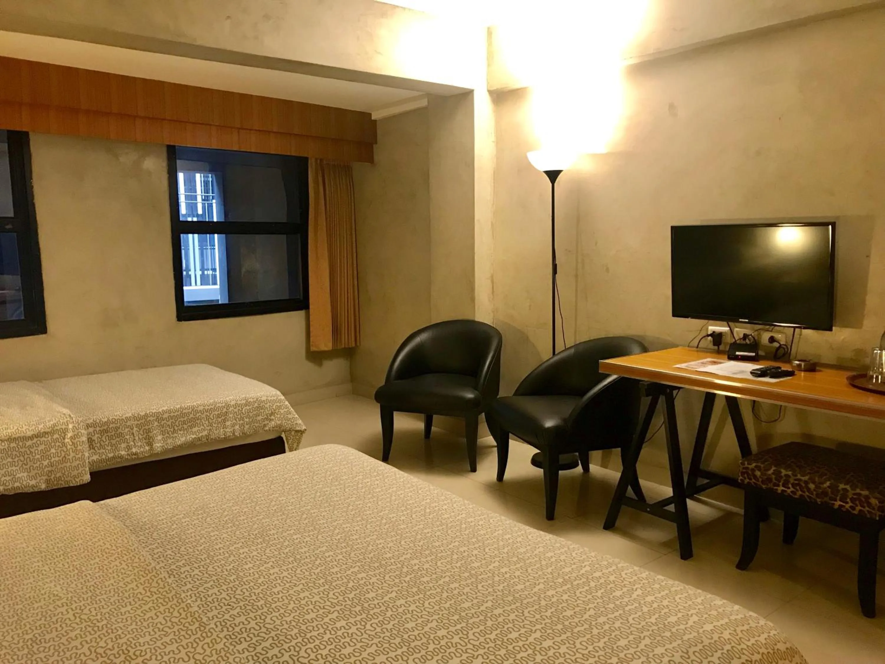 Bed in White Palace Bangkok