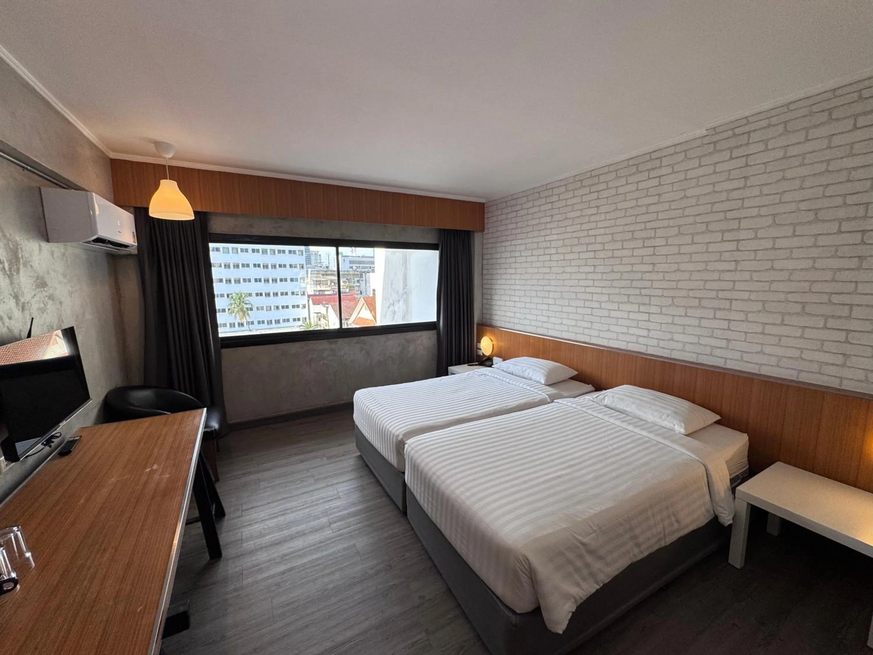 Bed in White Palace Bangkok