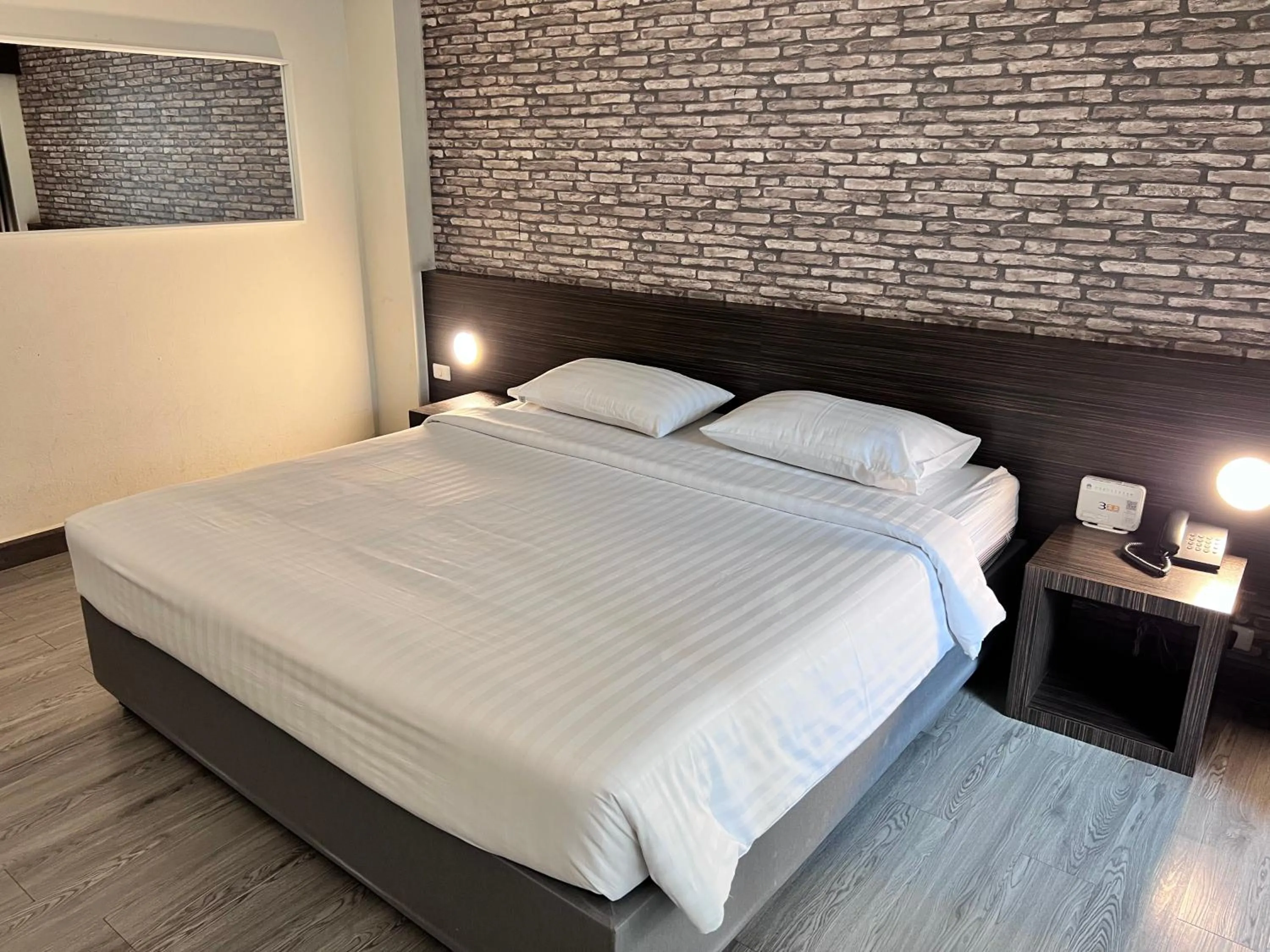 Bed in White Palace Bangkok