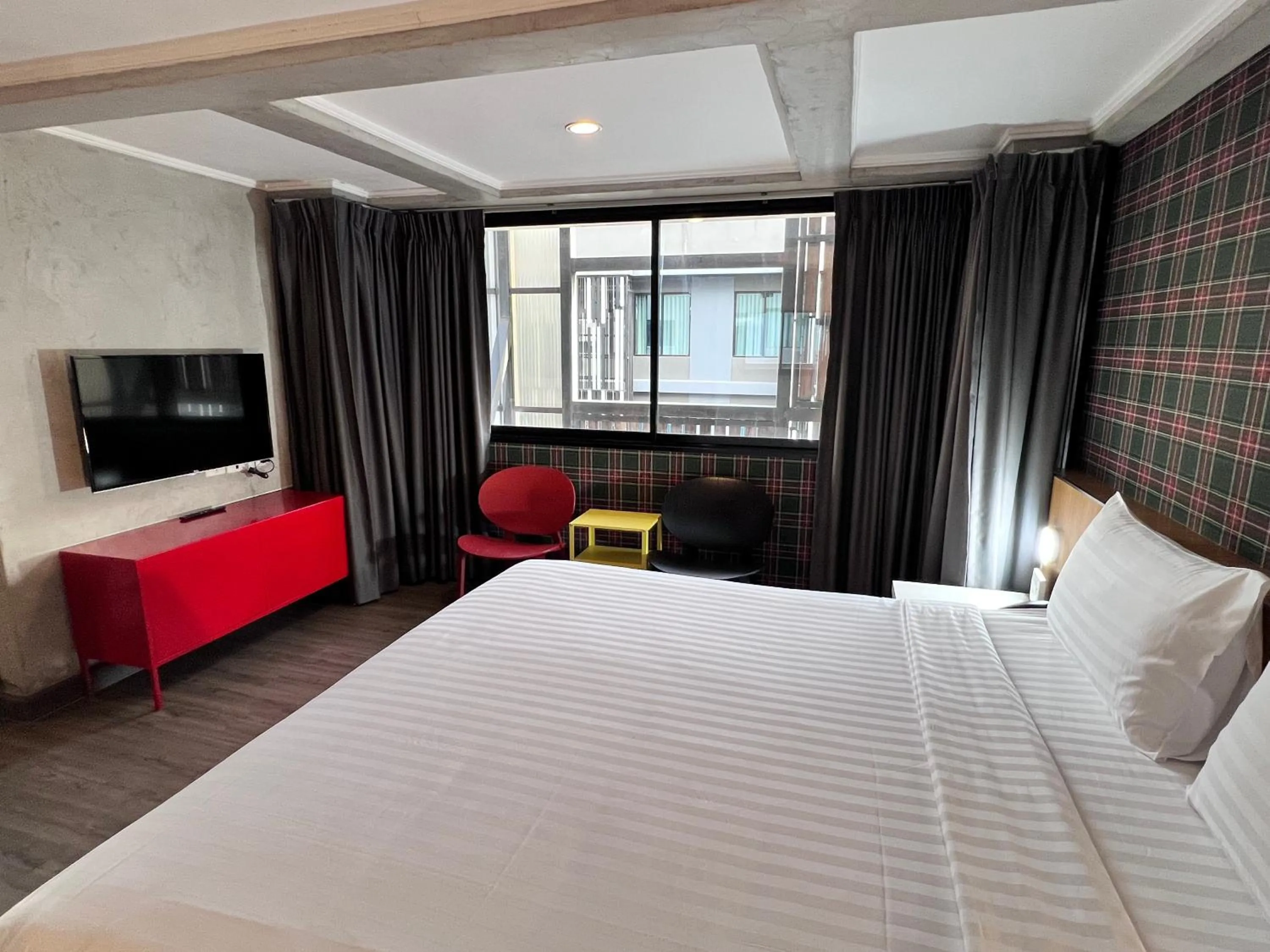 Bed in White Palace Bangkok