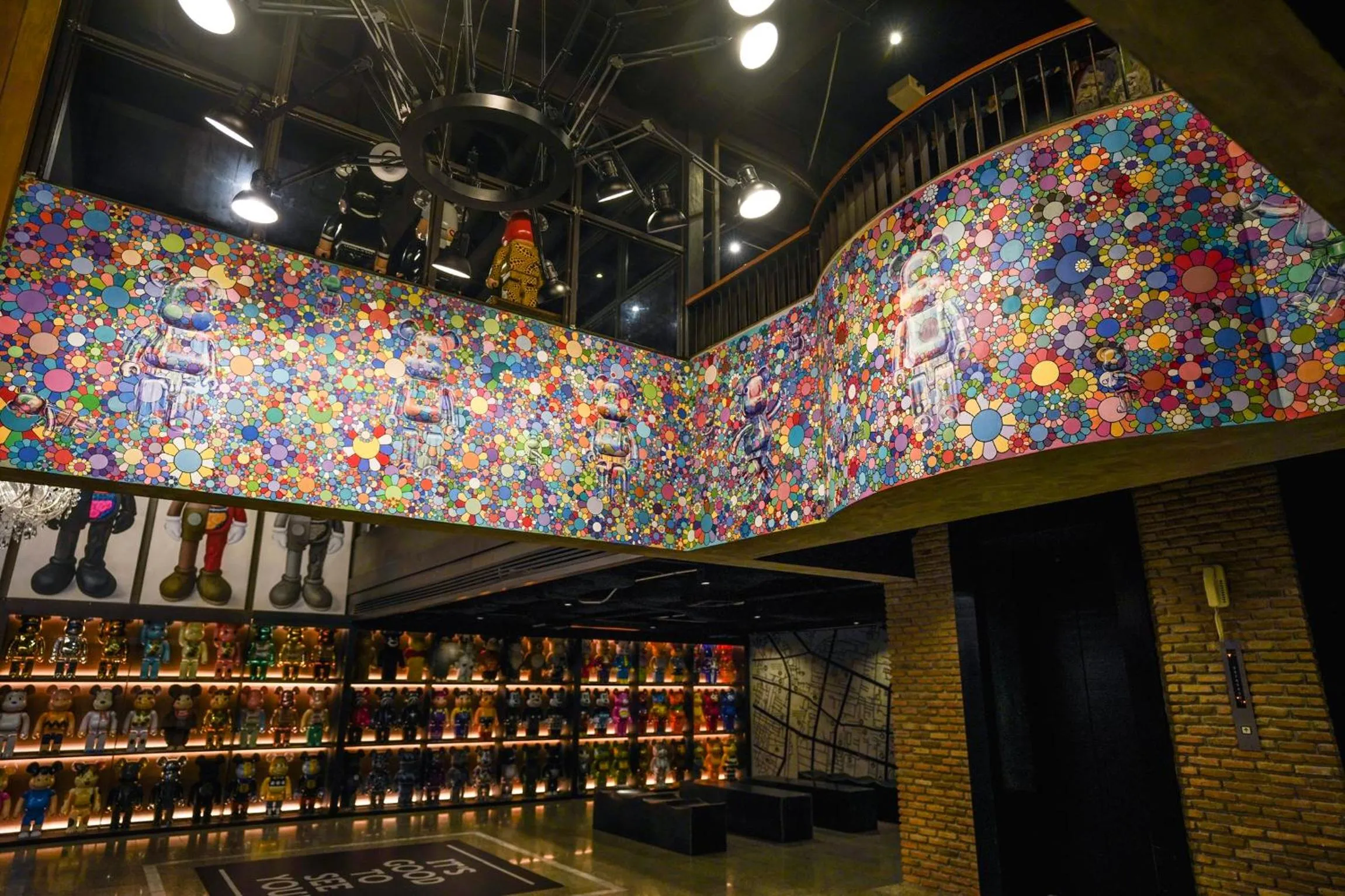 Decorative detail in White Palace Bangkok