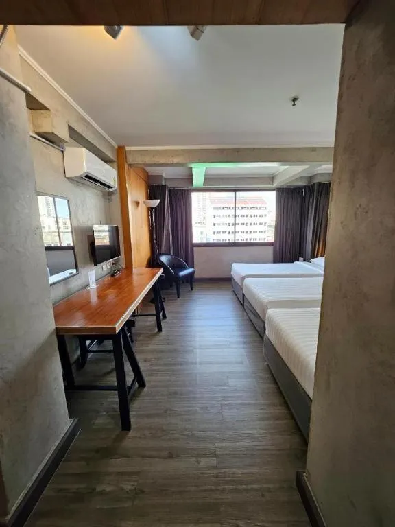 Bedroom, Bed in White Palace Bangkok