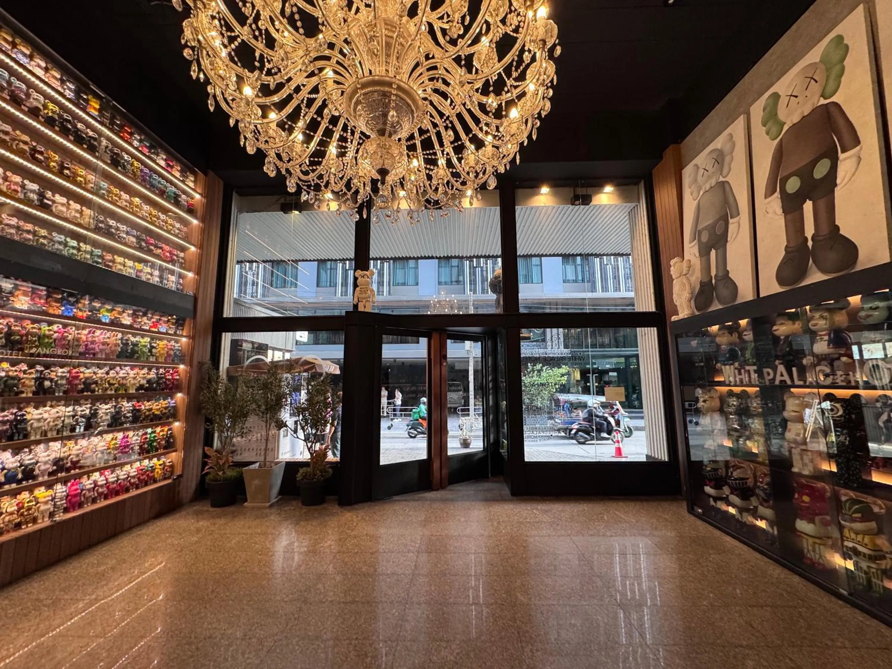 Area and facilities in White Palace Bangkok