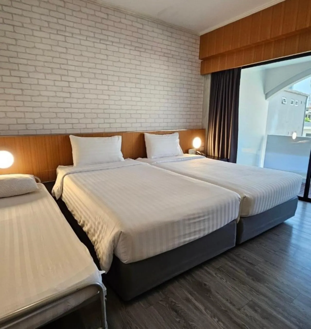 Bed in White Palace Bangkok