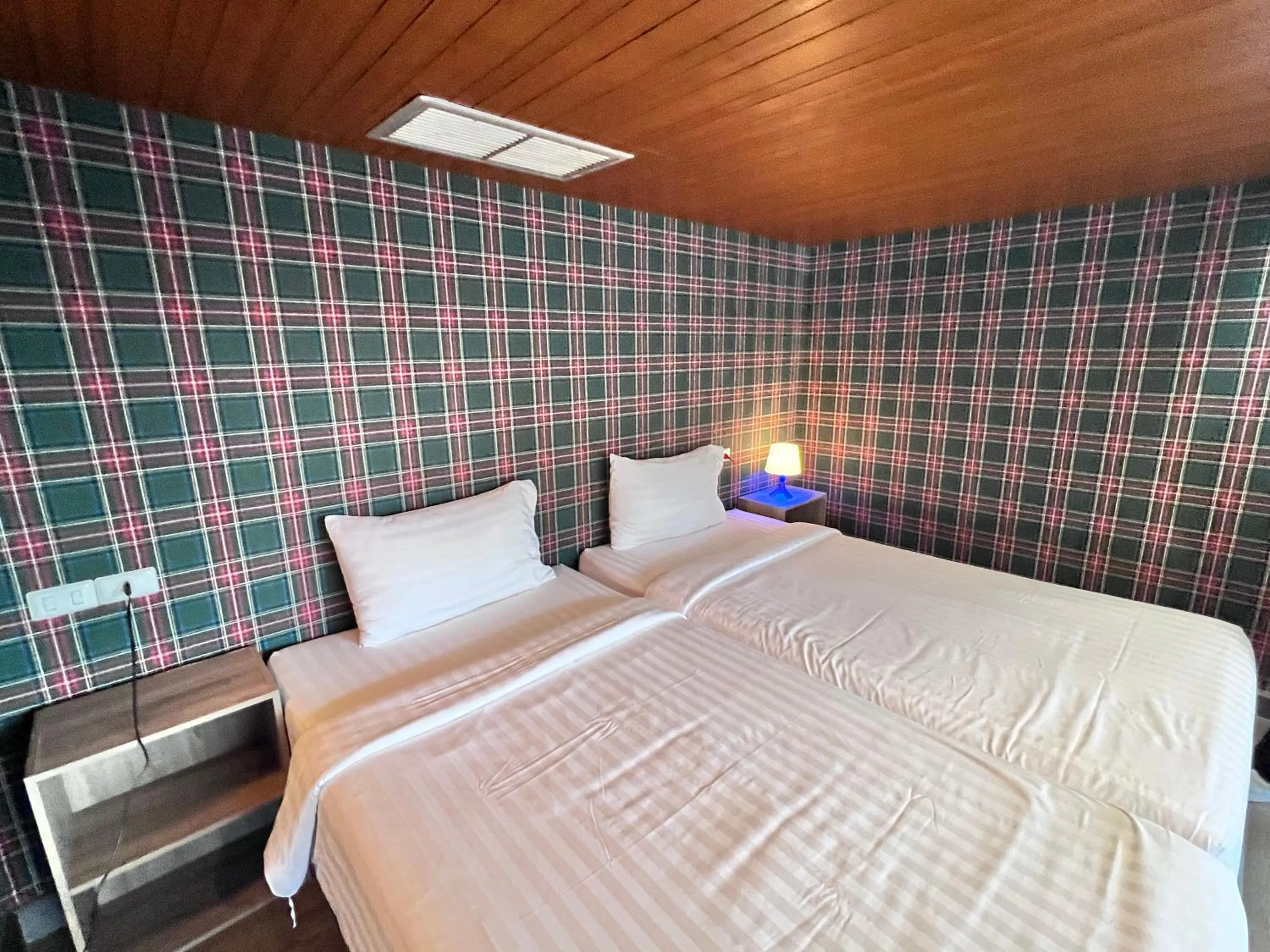 Bed in White Palace Bangkok