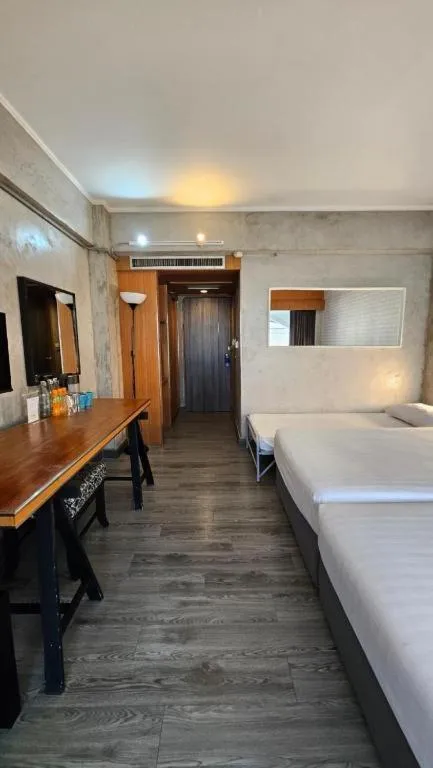 Bedroom, Bed in White Palace Bangkok