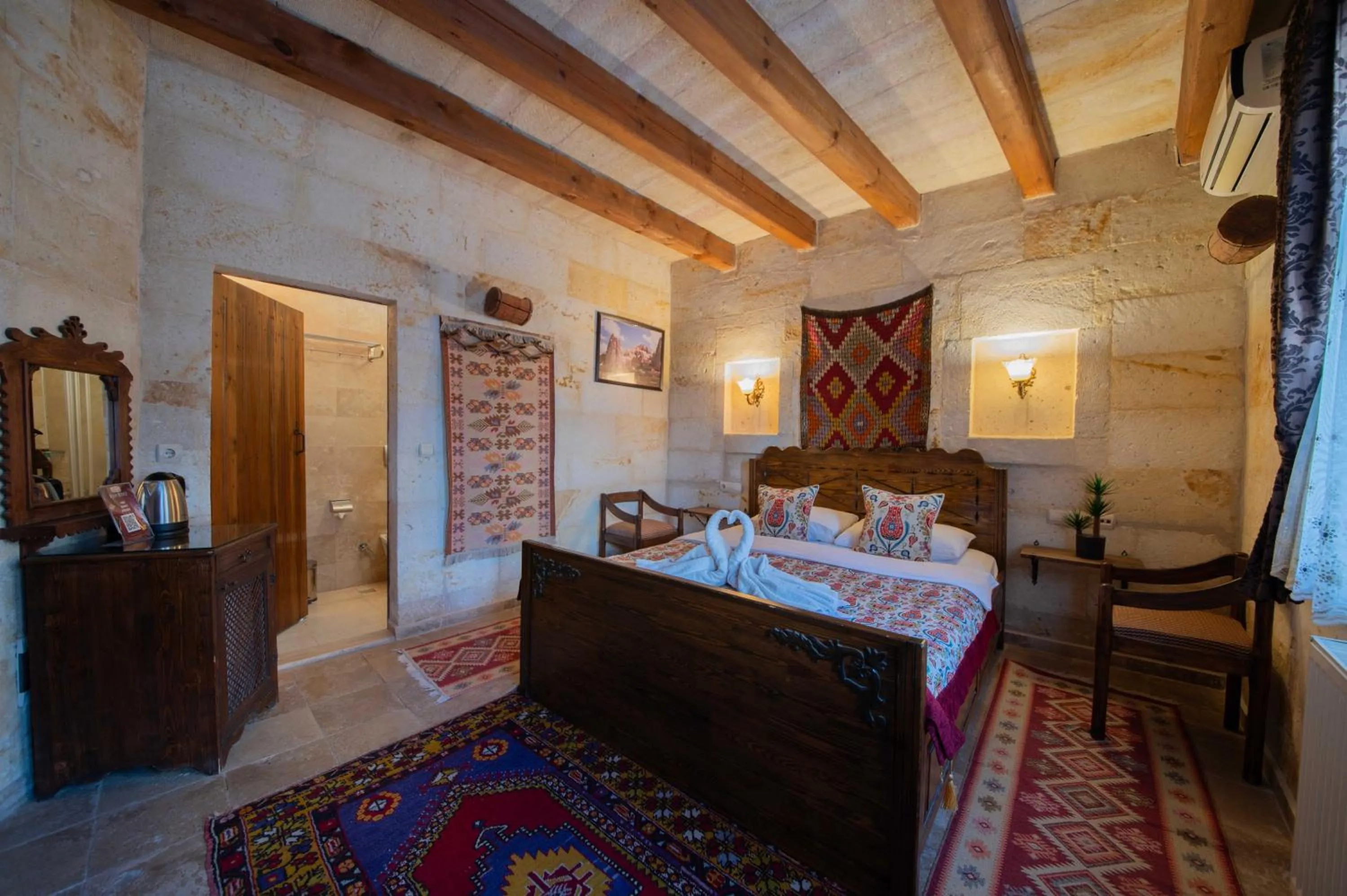 Photo of the whole room, Bed in Safran Cave Hotel