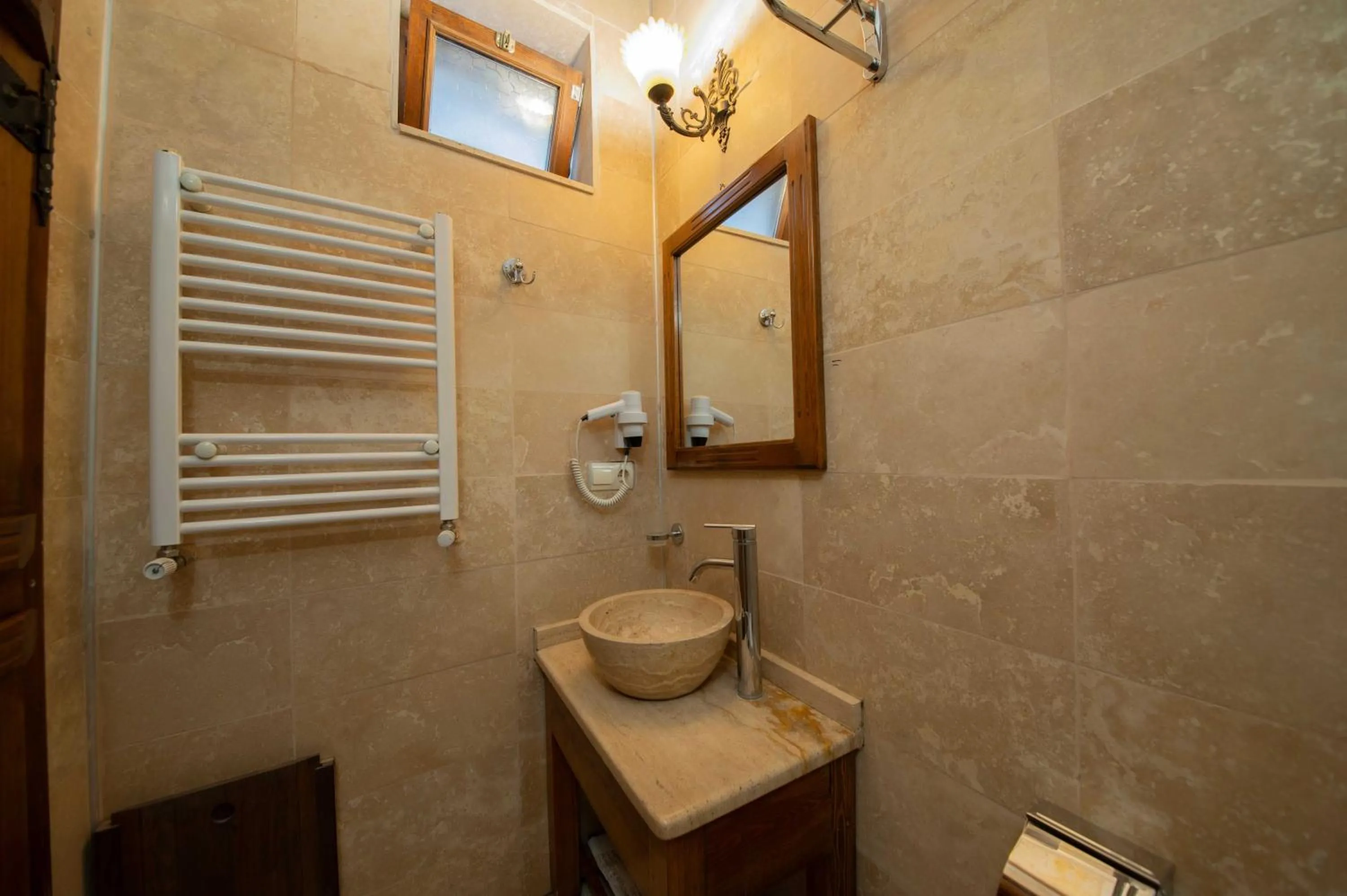 Bathroom in Safran Cave Hotel