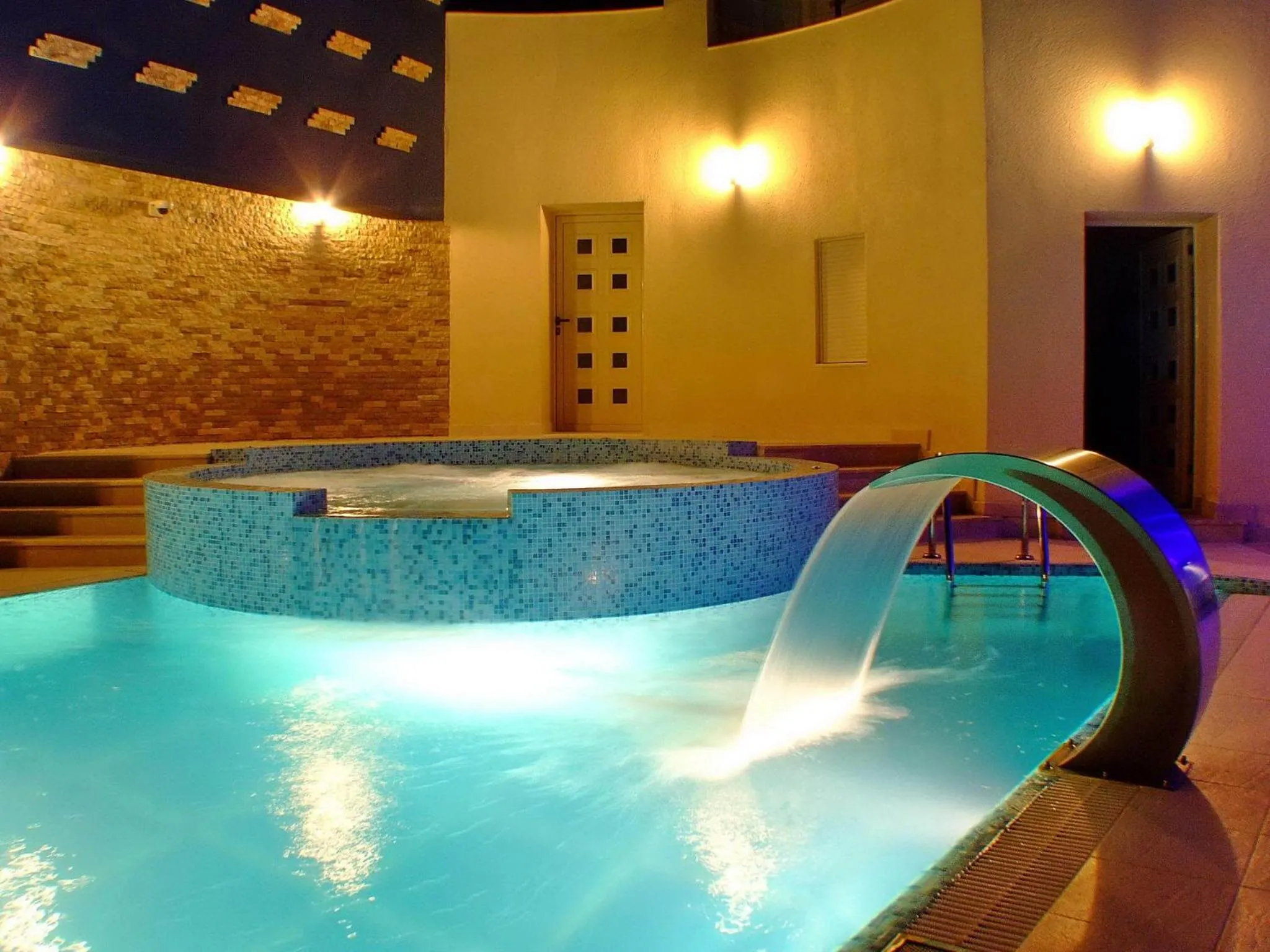 Swimming pool in Meridian Hotel