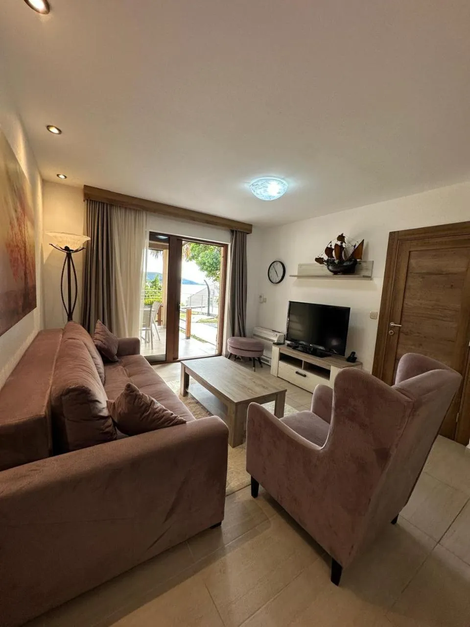 Communal lounge/ TV room in Meridian Hotel